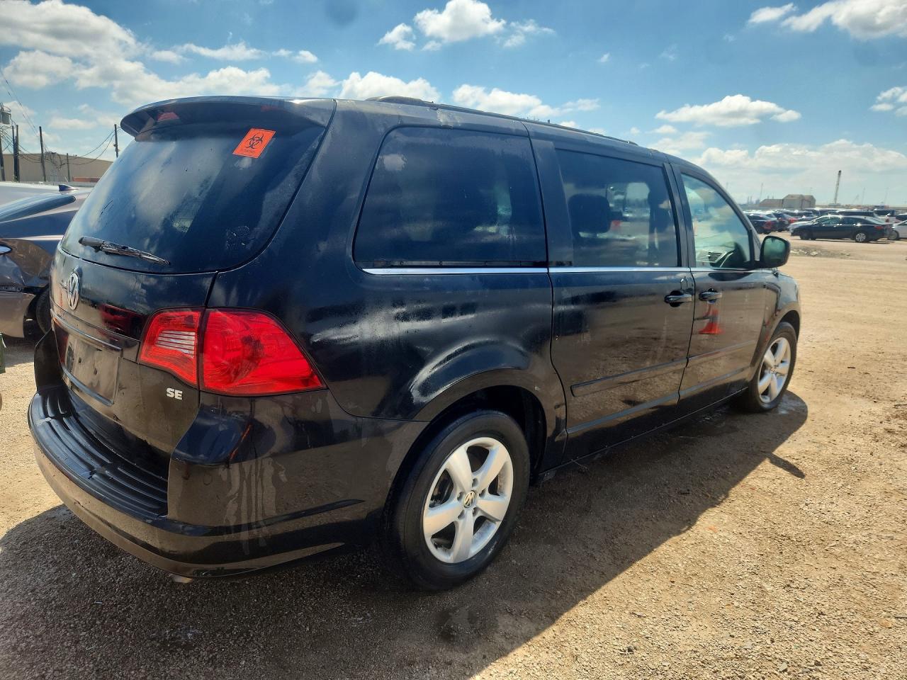 2011 Volkswagen Routan Se Black vin: 2V4RW3DG3BR643486