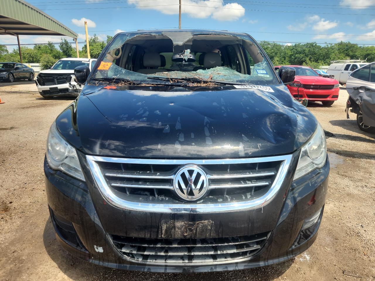 2011 Volkswagen Routan Se Black vin: 2V4RW3DG3BR643486 Damage: Windshield, Broken, Replacement Required