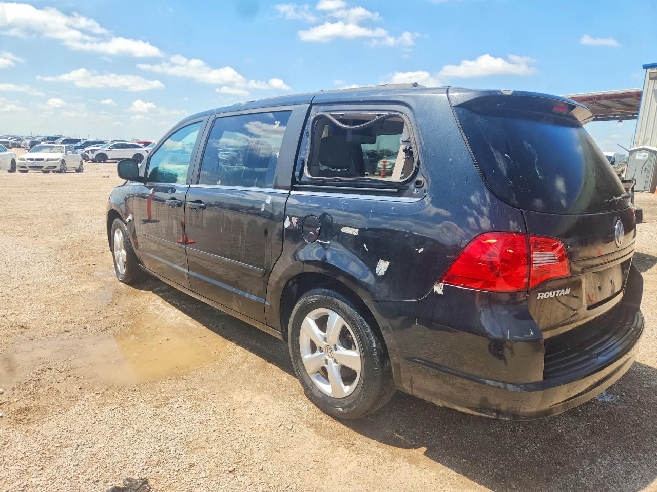 2011 Volkswagen Routan Se Black vin: 2V4RW3DG3BR643486