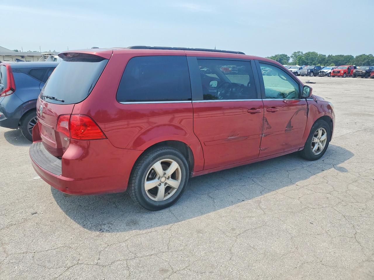 2011 Volkswagen Routan Se Красный vin: 2V4RW3DG4BR641908
