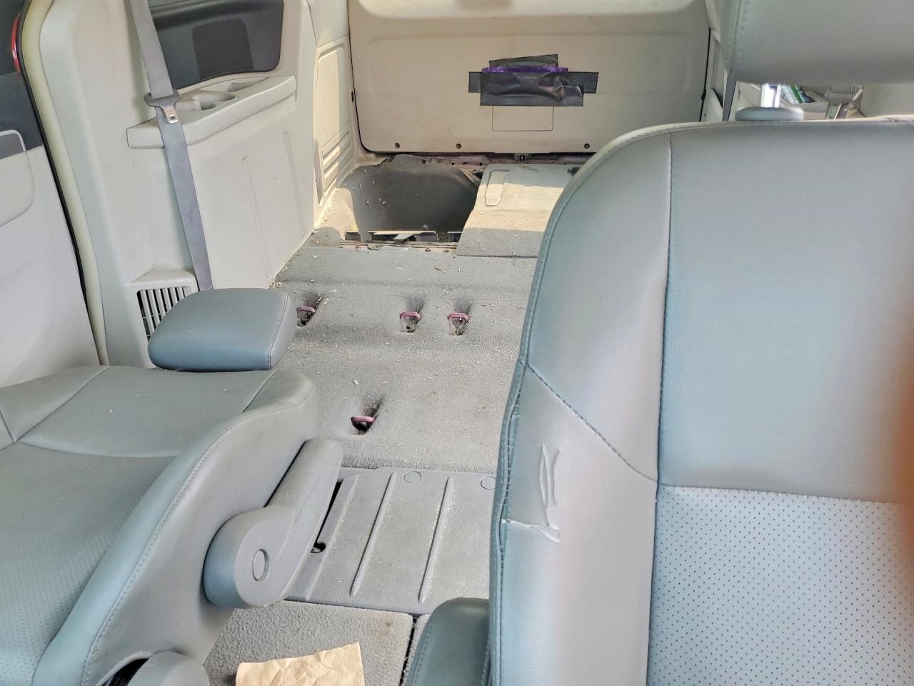 2011 Volkswagen Routan Se Красный vin: 2V4RW3DG4BR641908