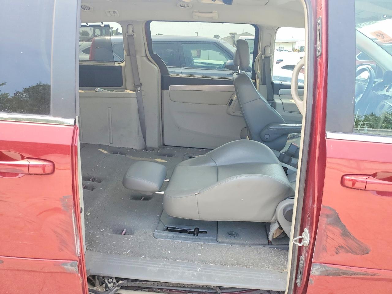 2011 Volkswagen Routan Se Красный vin: 2V4RW3DG4BR641908