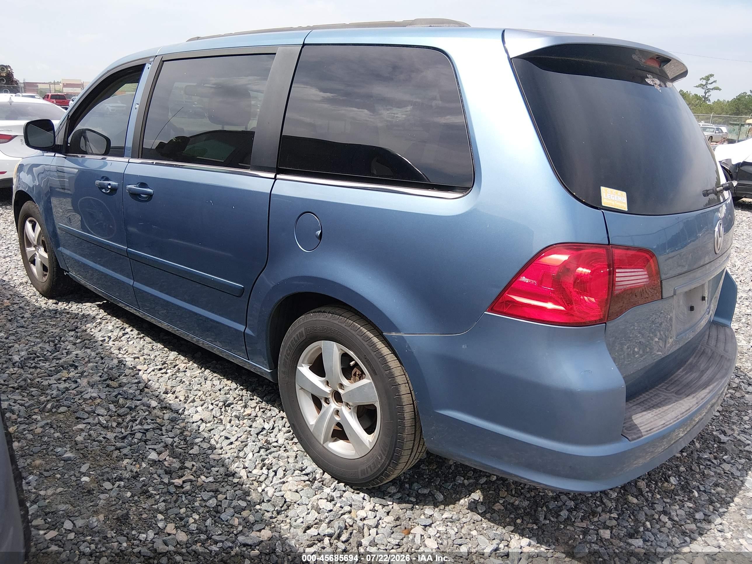 2011 Volkswagen Routan Se Blue vin: 2V4RW3DG4BR805058