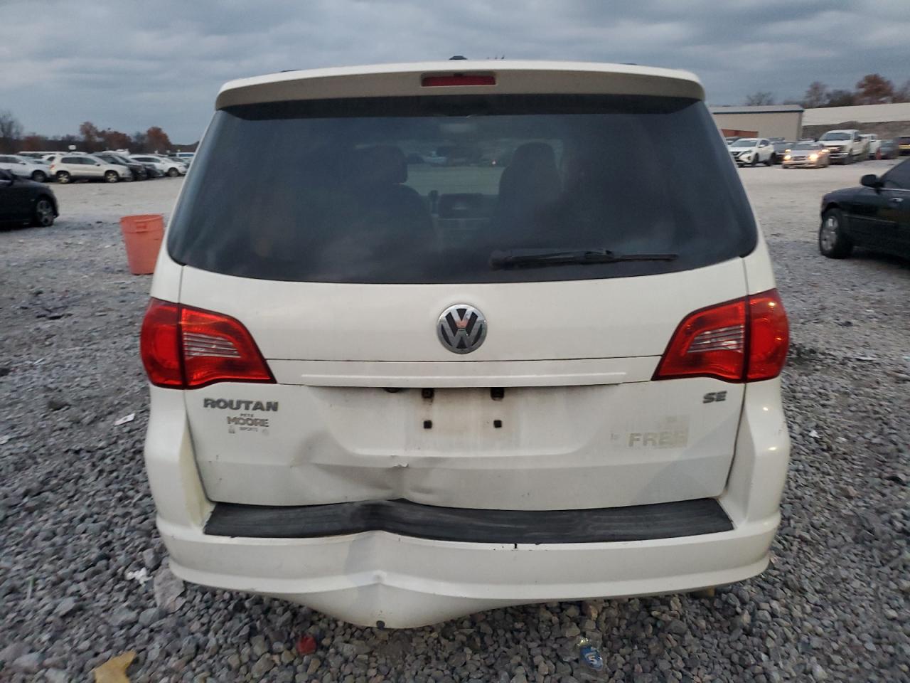 2011 Volkswagen Routan Se White vin: 2V4RW3DG4BR805156