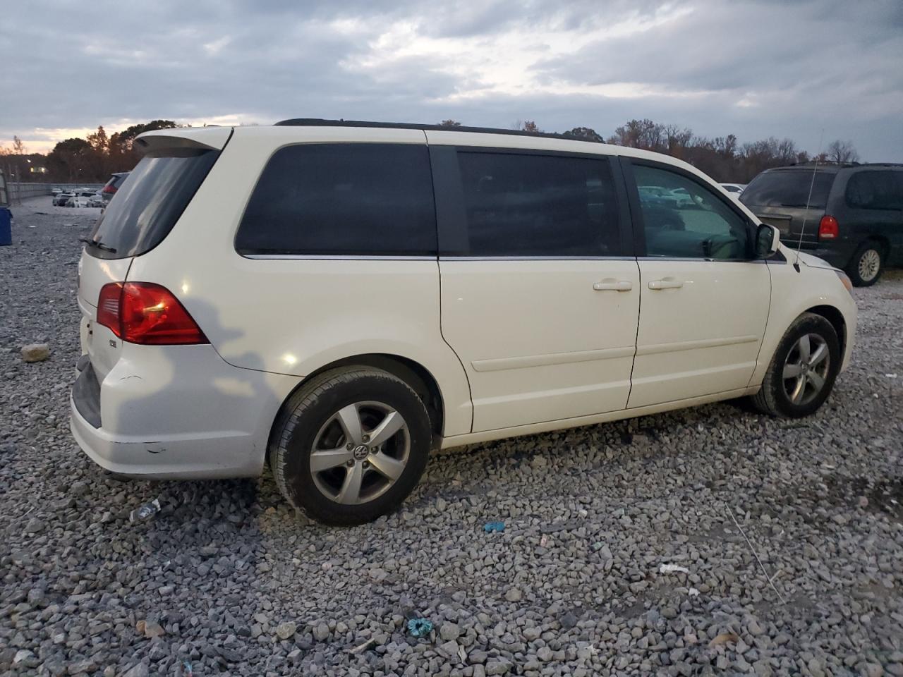 2011 Volkswagen Routan Se White vin: 2V4RW3DG4BR805156