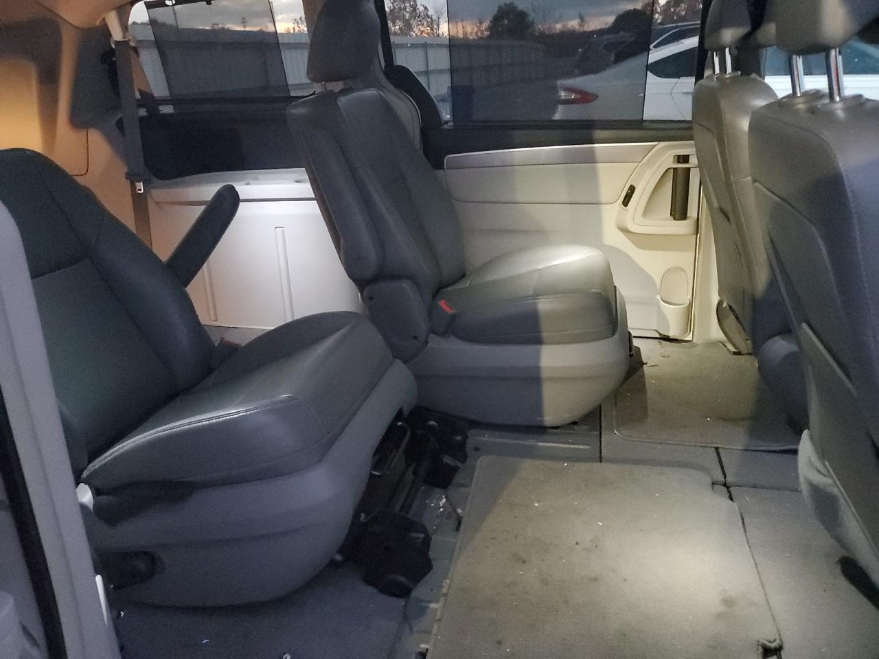 2011 Volkswagen Routan Se White vin: 2V4RW3DG4BR805156