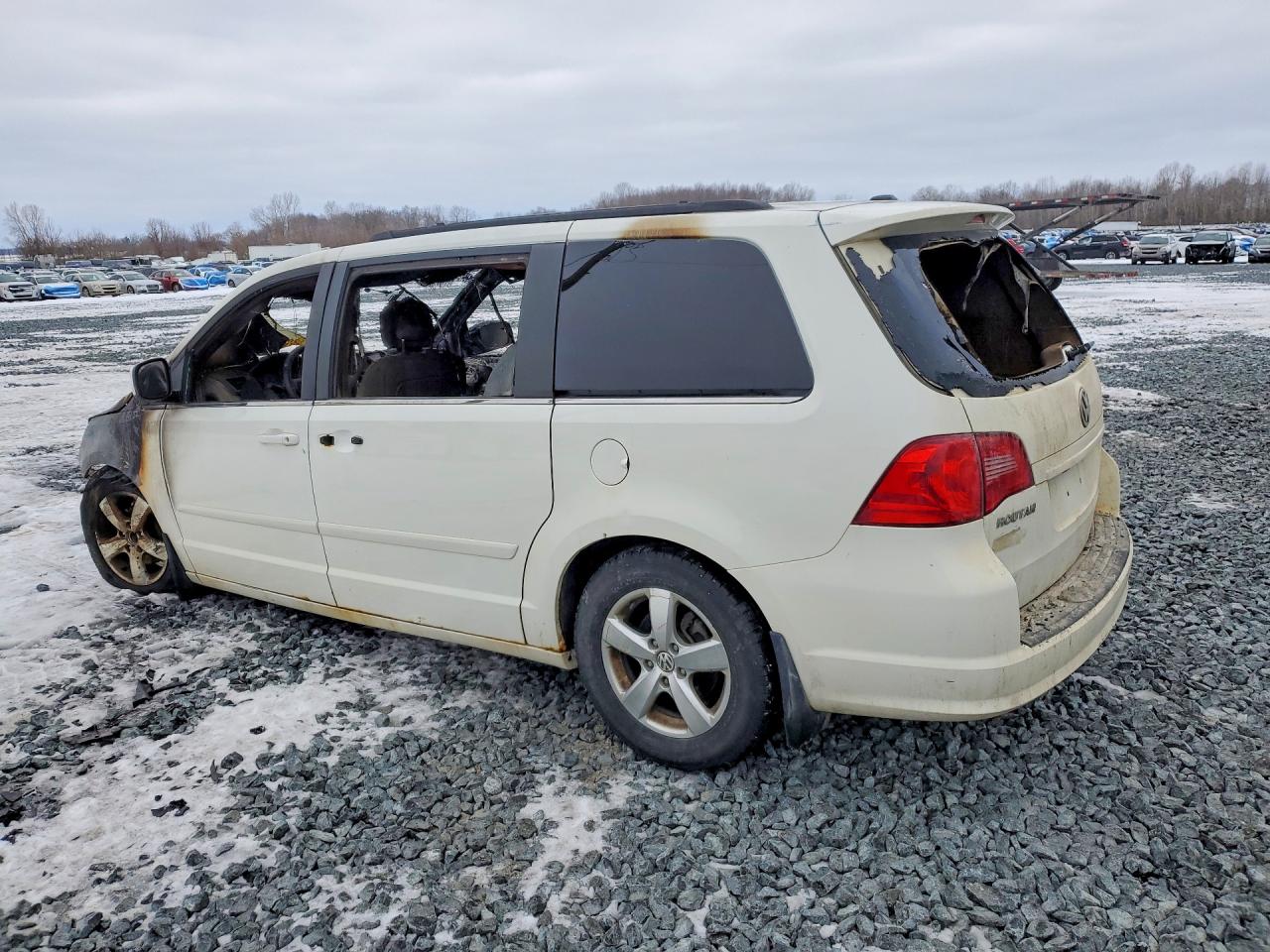 2011 Volkswagen Routan Se Burn vin: 2V4RW3DG5BR641982