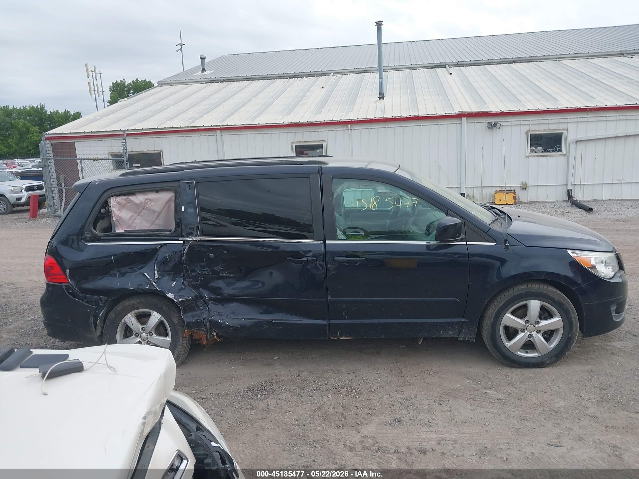 2011 Volkswagen Routan Se Black vin: 2V4RW3DG5BR643408