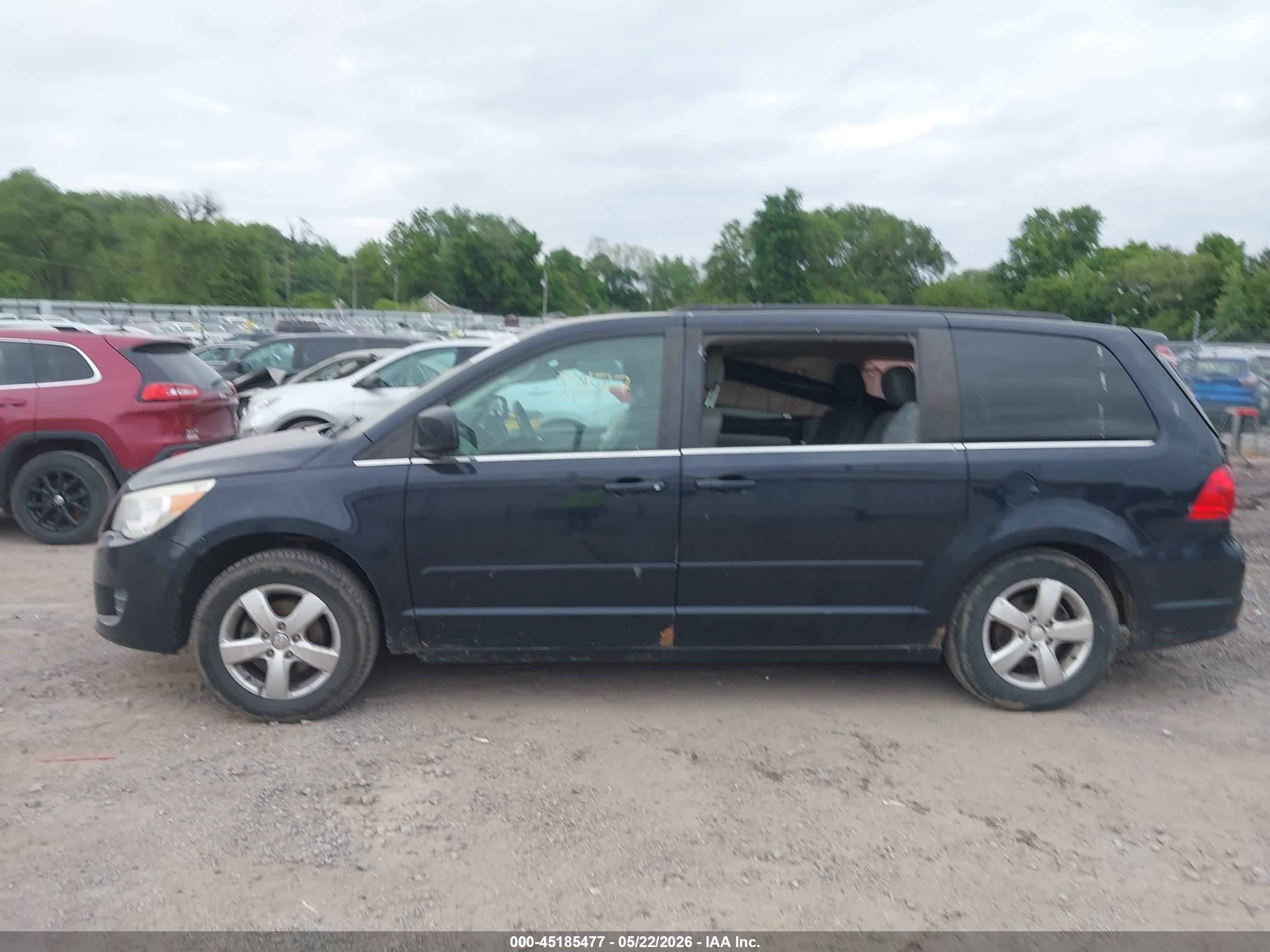 2011 Volkswagen Routan Se Black vin: 2V4RW3DG5BR643408