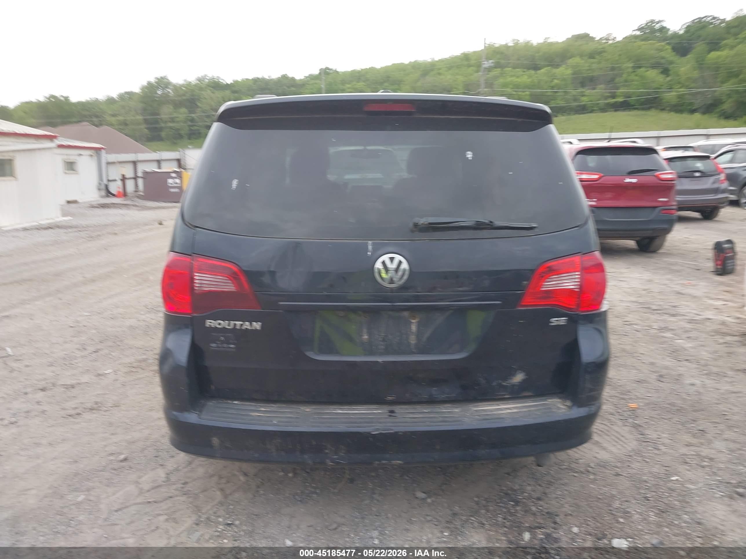 2011 Volkswagen Routan Se Black vin: 2V4RW3DG5BR643408