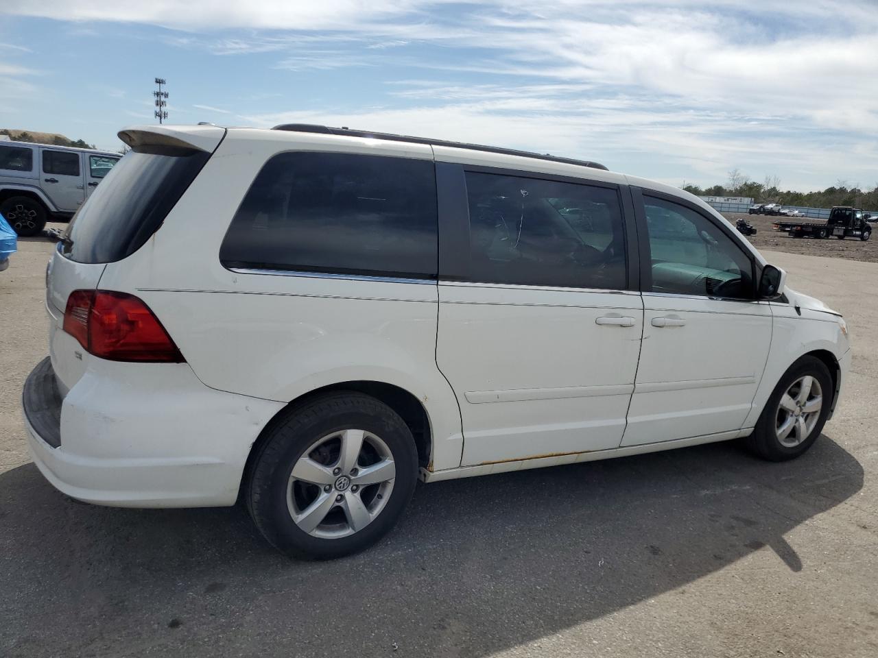 2011 Volkswagen Routan Se White vin: 2V4RW3DG5BR717538