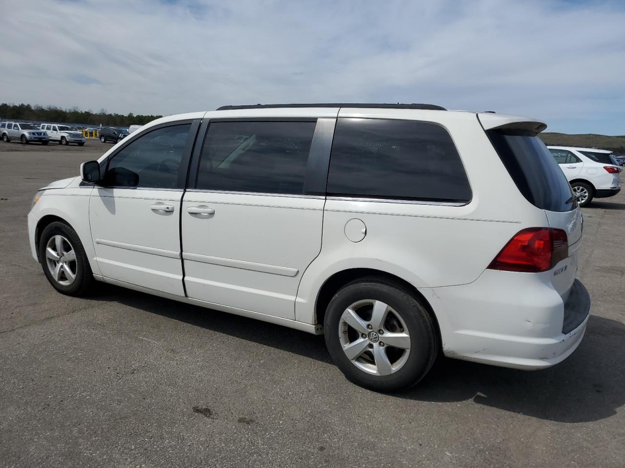 2011 Volkswagen Routan Se White vin: 2V4RW3DG5BR717538