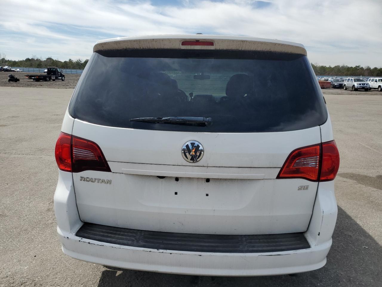 2011 Volkswagen Routan Se White vin: 2V4RW3DG5BR717538