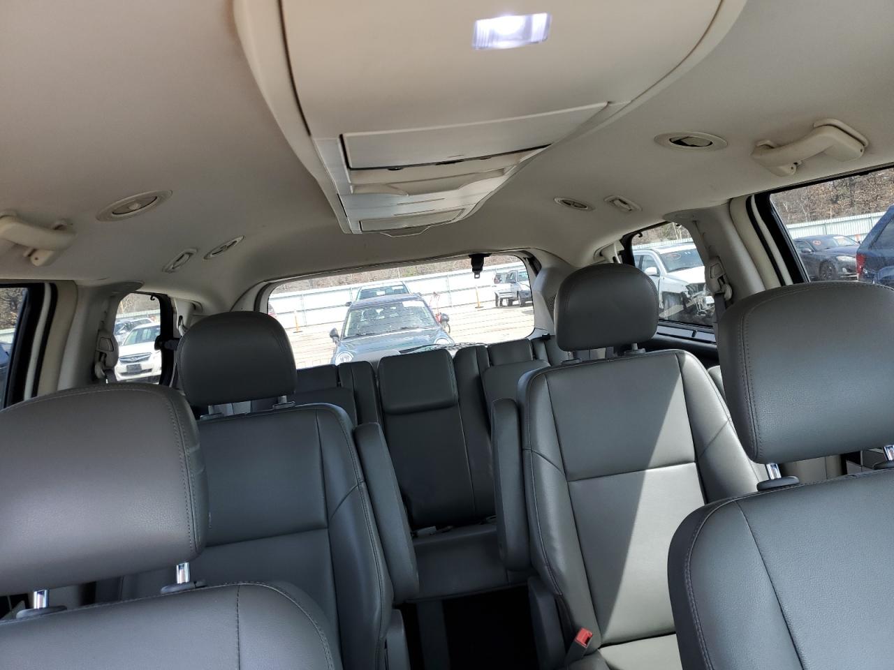 2011 Volkswagen Routan Se White vin: 2V4RW3DG5BR717538