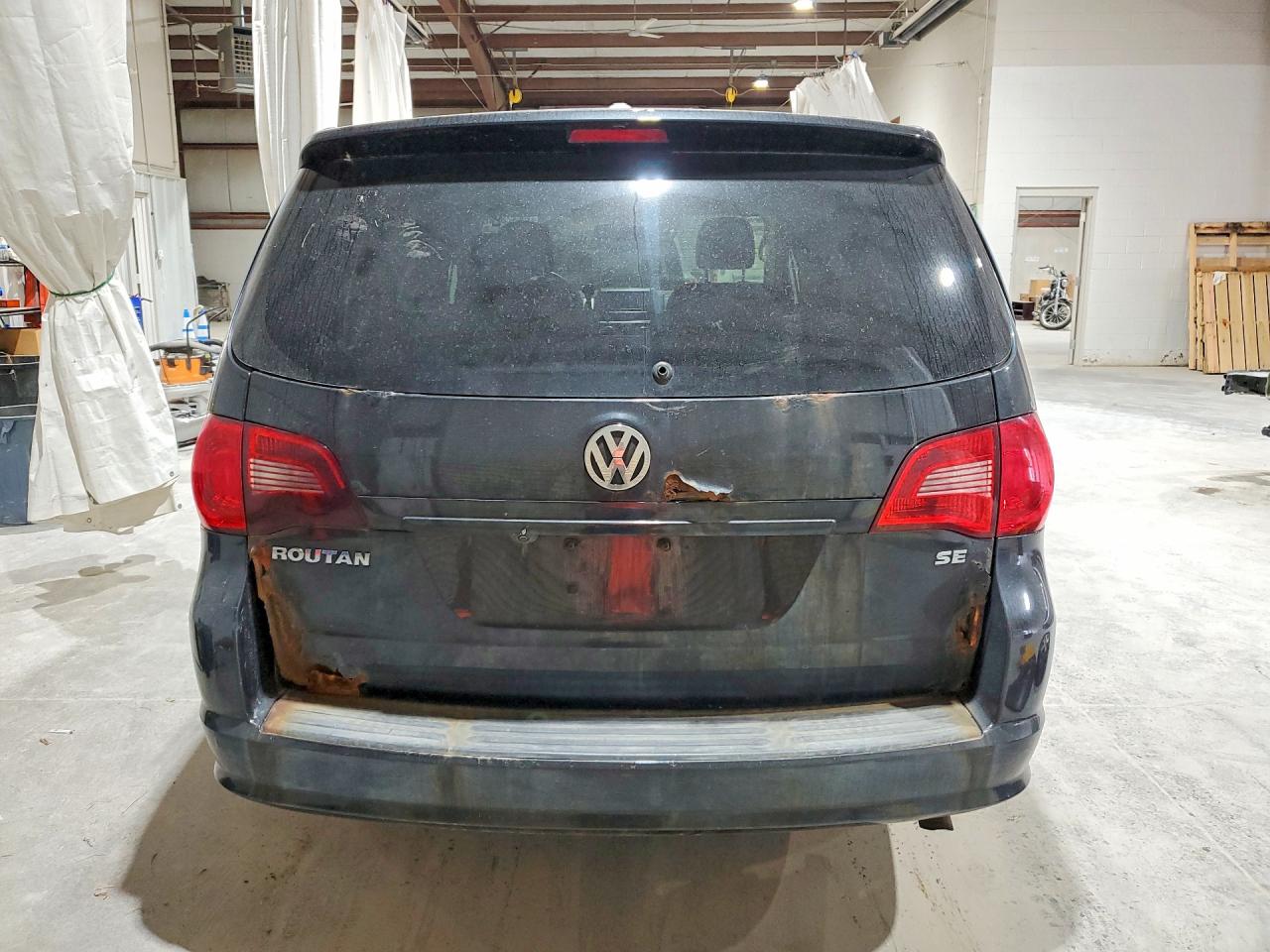 2011 Volkswagen Routan Se Черный vin: 2V4RW3DG5BR718155