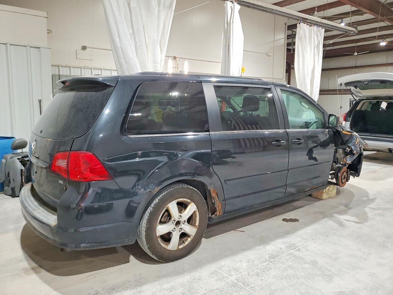 2011 Volkswagen Routan Se Черный vin: 2V4RW3DG5BR718155