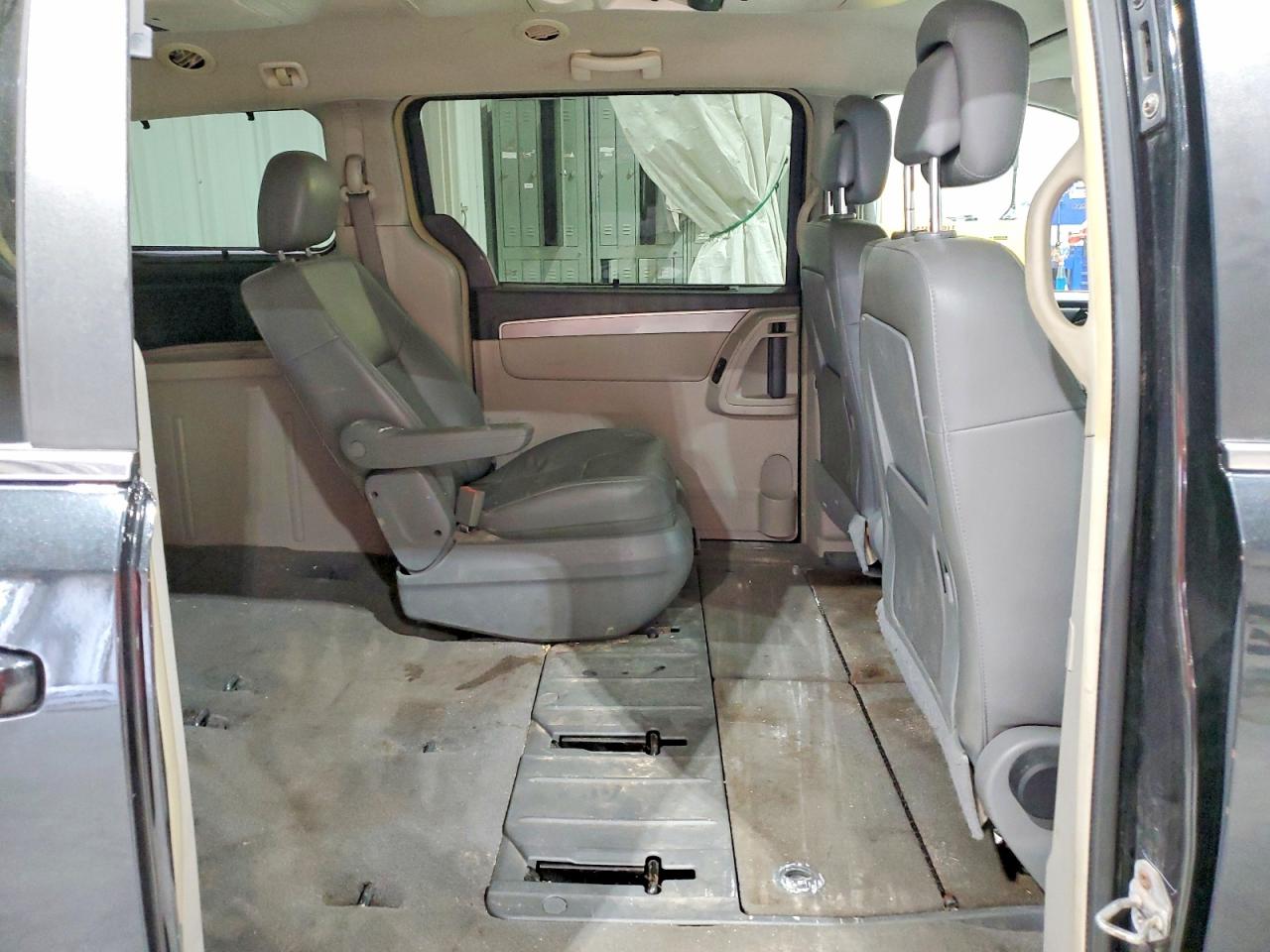 2011 Volkswagen Routan Se Черный vin: 2V4RW3DG5BR718155