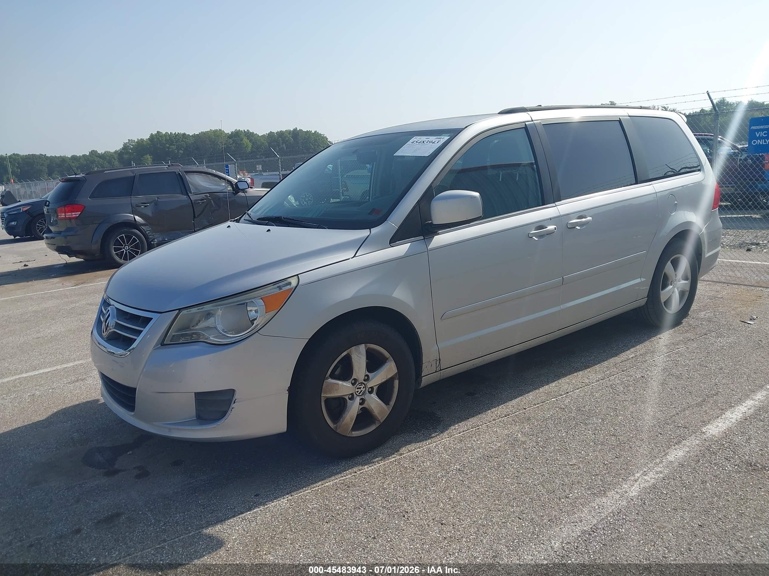 2011 Volkswagen Routan Se Silver vin: 2V4RW3DG6BR739855