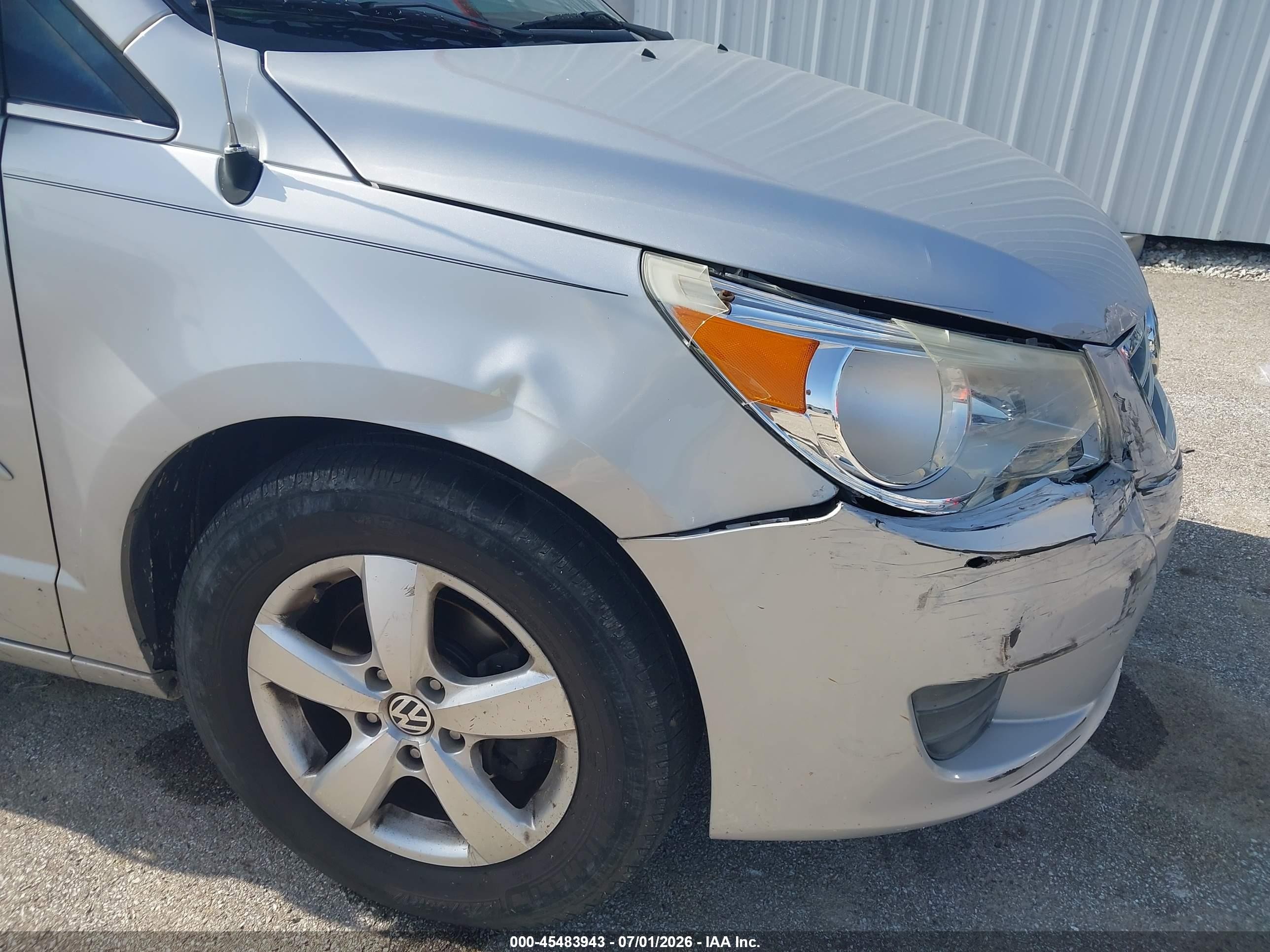 2011 Volkswagen Routan Se Silver vin: 2V4RW3DG6BR739855