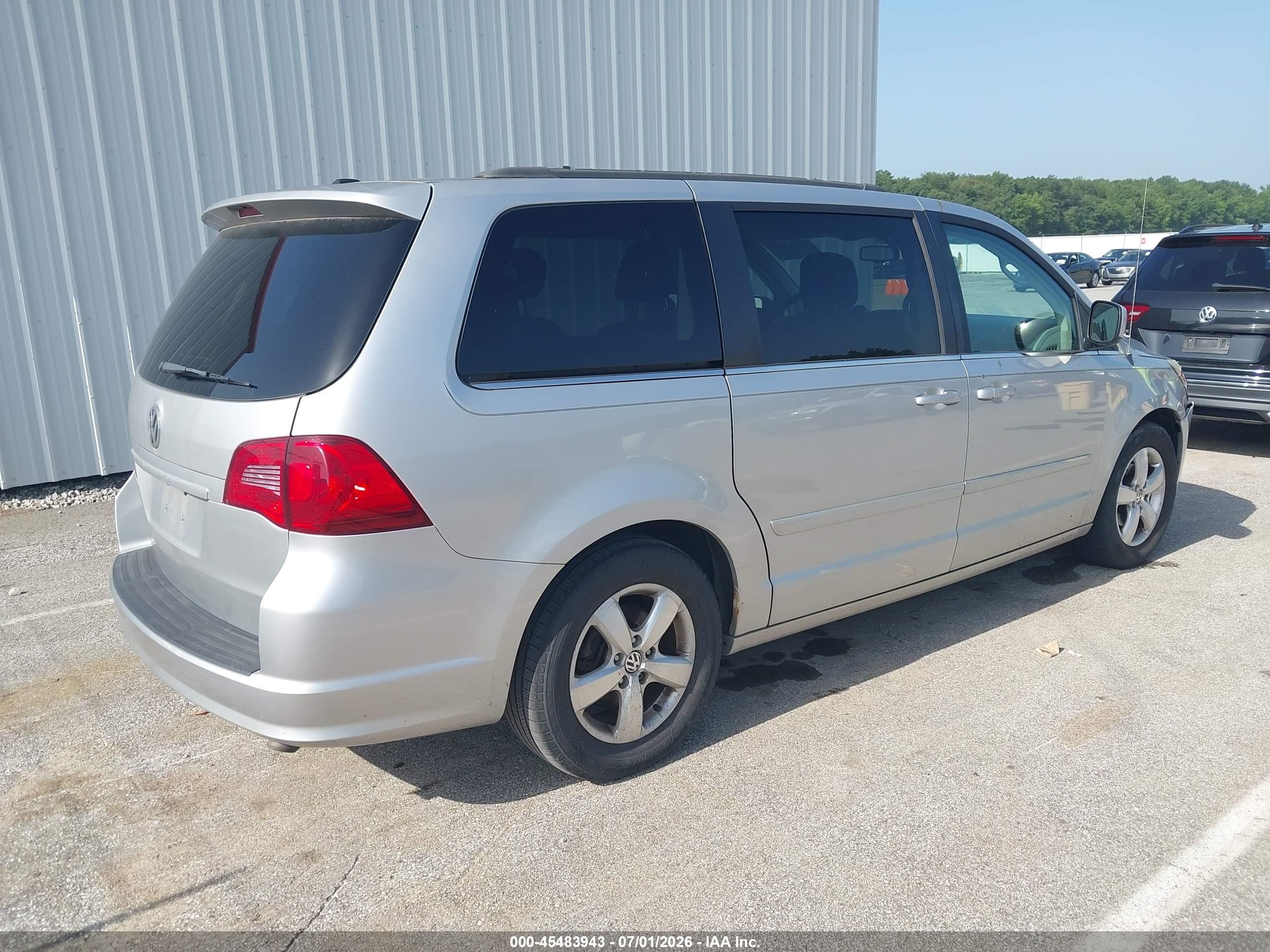 2011 Volkswagen Routan Se Silver vin: 2V4RW3DG6BR739855