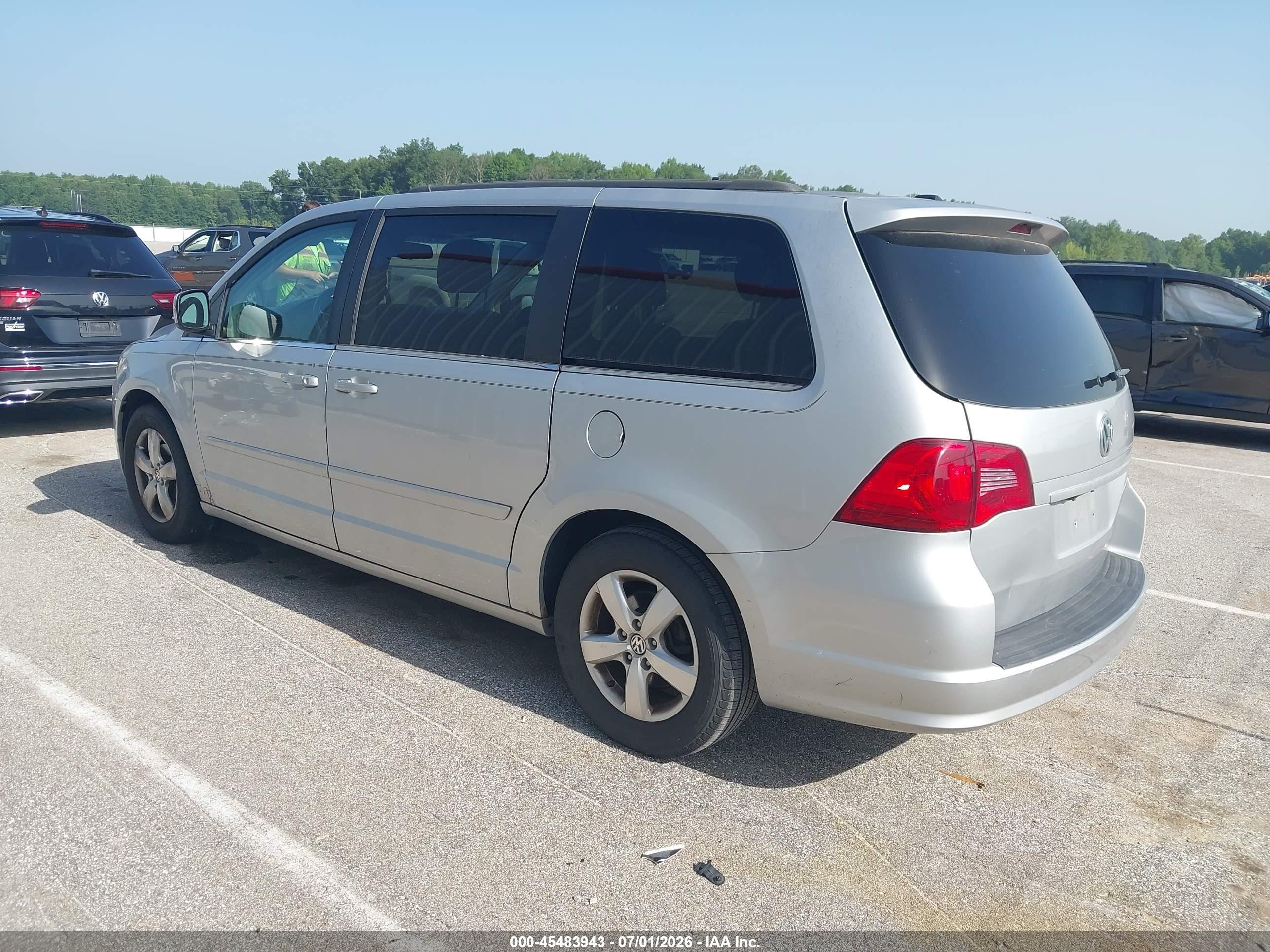 2011 Volkswagen Routan Se Silver vin: 2V4RW3DG6BR739855