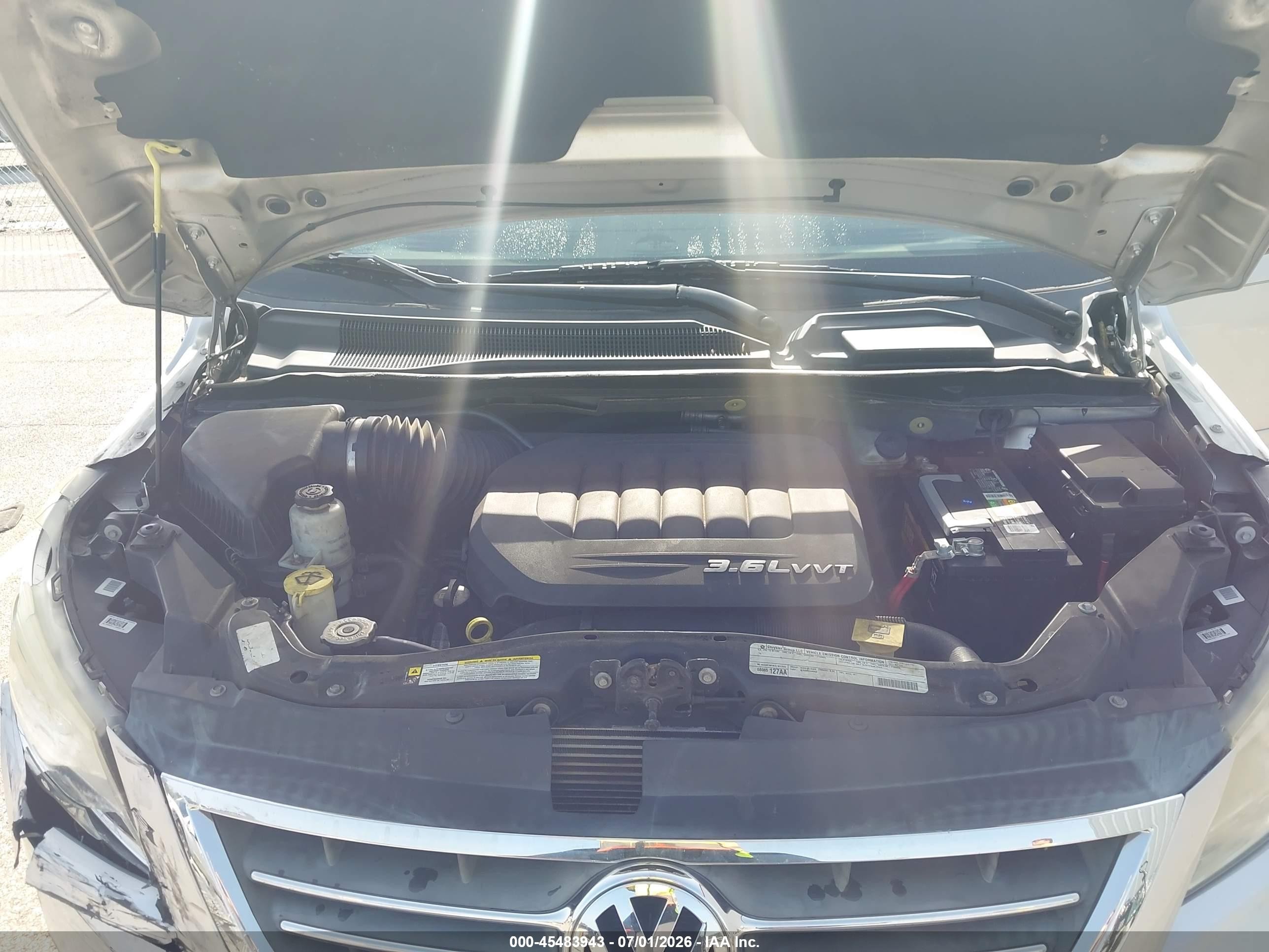 2011 Volkswagen Routan Se Silver vin: 2V4RW3DG6BR739855