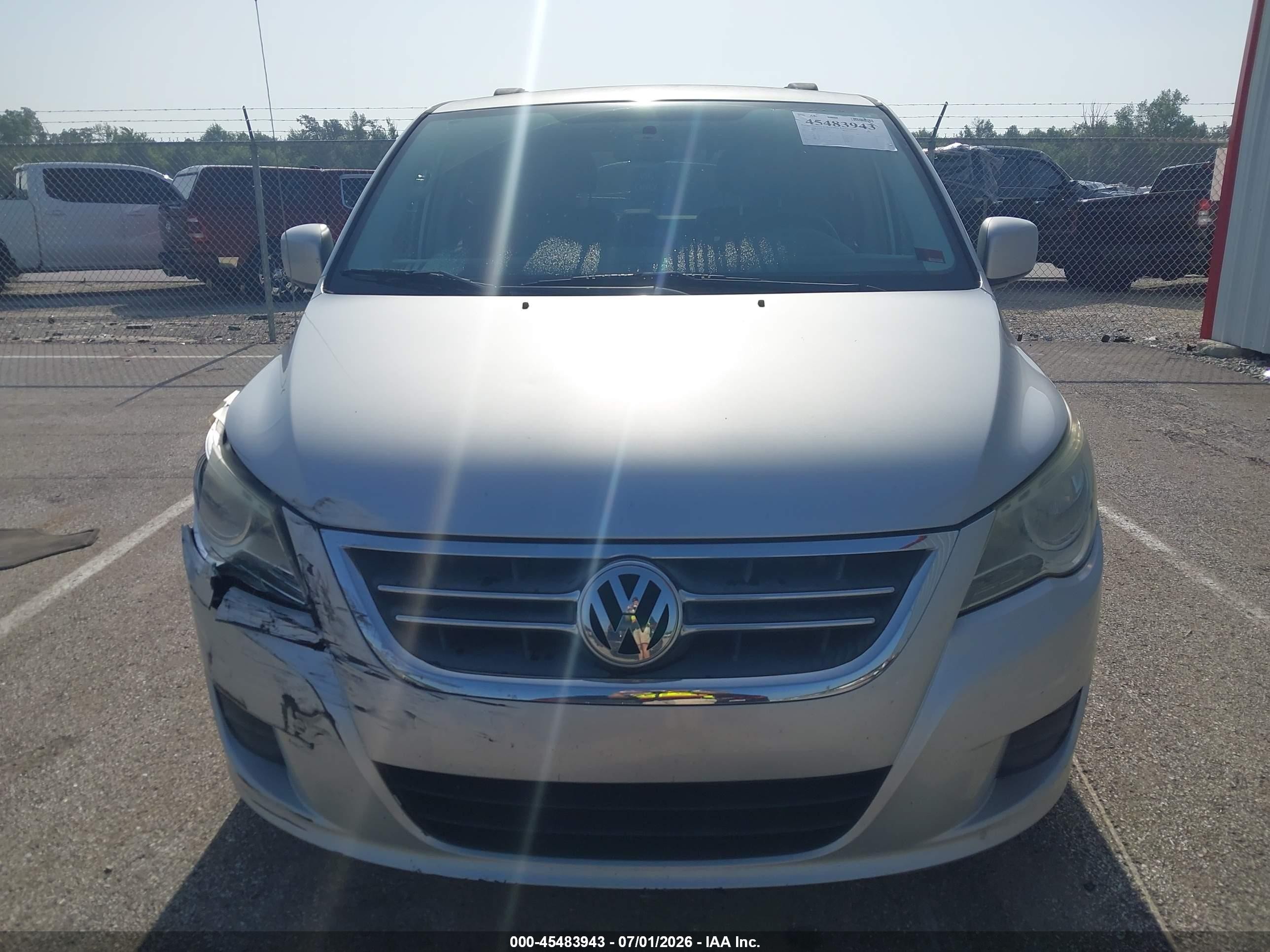 2011 Volkswagen Routan Se Silver vin: 2V4RW3DG6BR739855