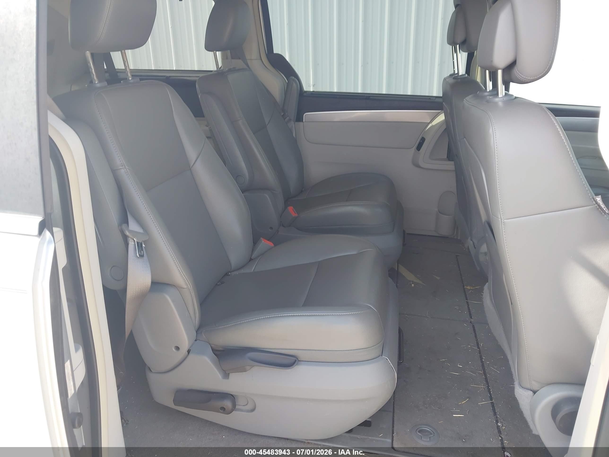 2011 Volkswagen Routan Se Silver vin: 2V4RW3DG6BR739855