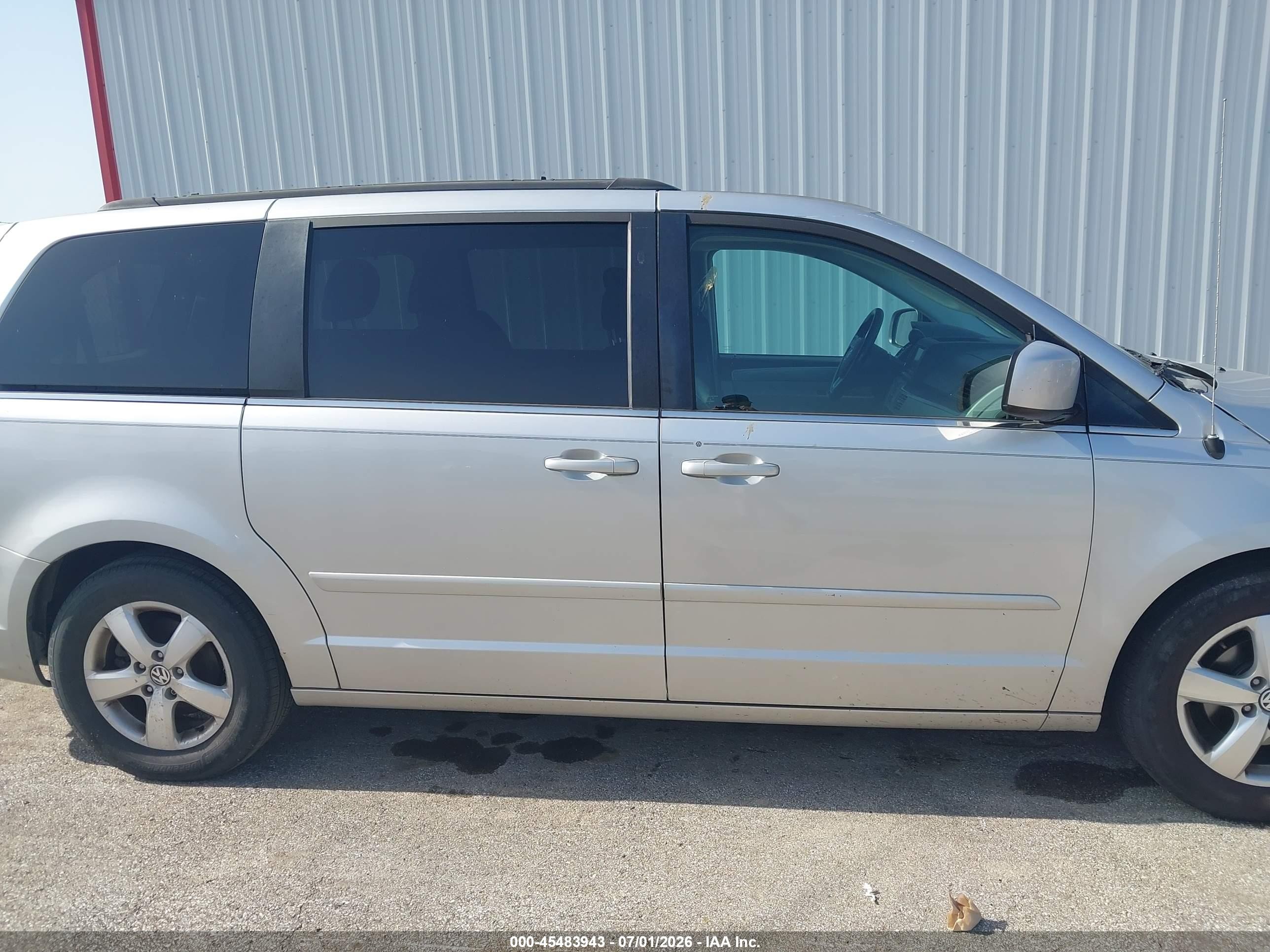2011 Volkswagen Routan Se Silver vin: 2V4RW3DG6BR739855