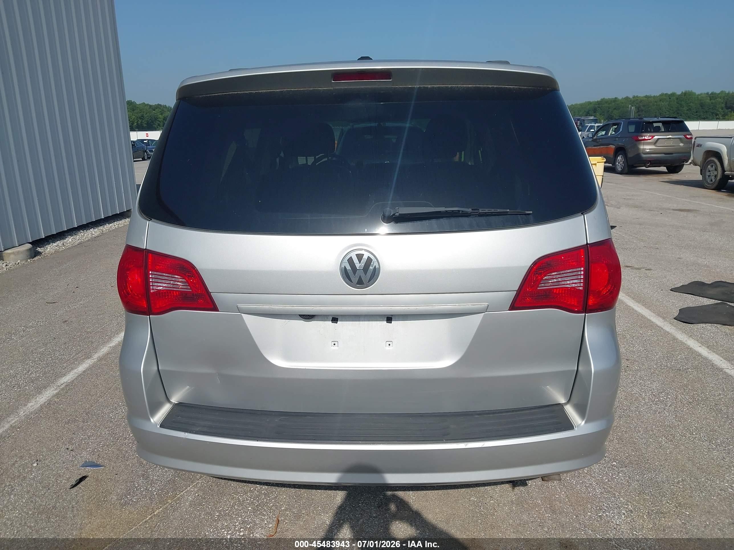 2011 Volkswagen Routan Se Silver vin: 2V4RW3DG6BR739855