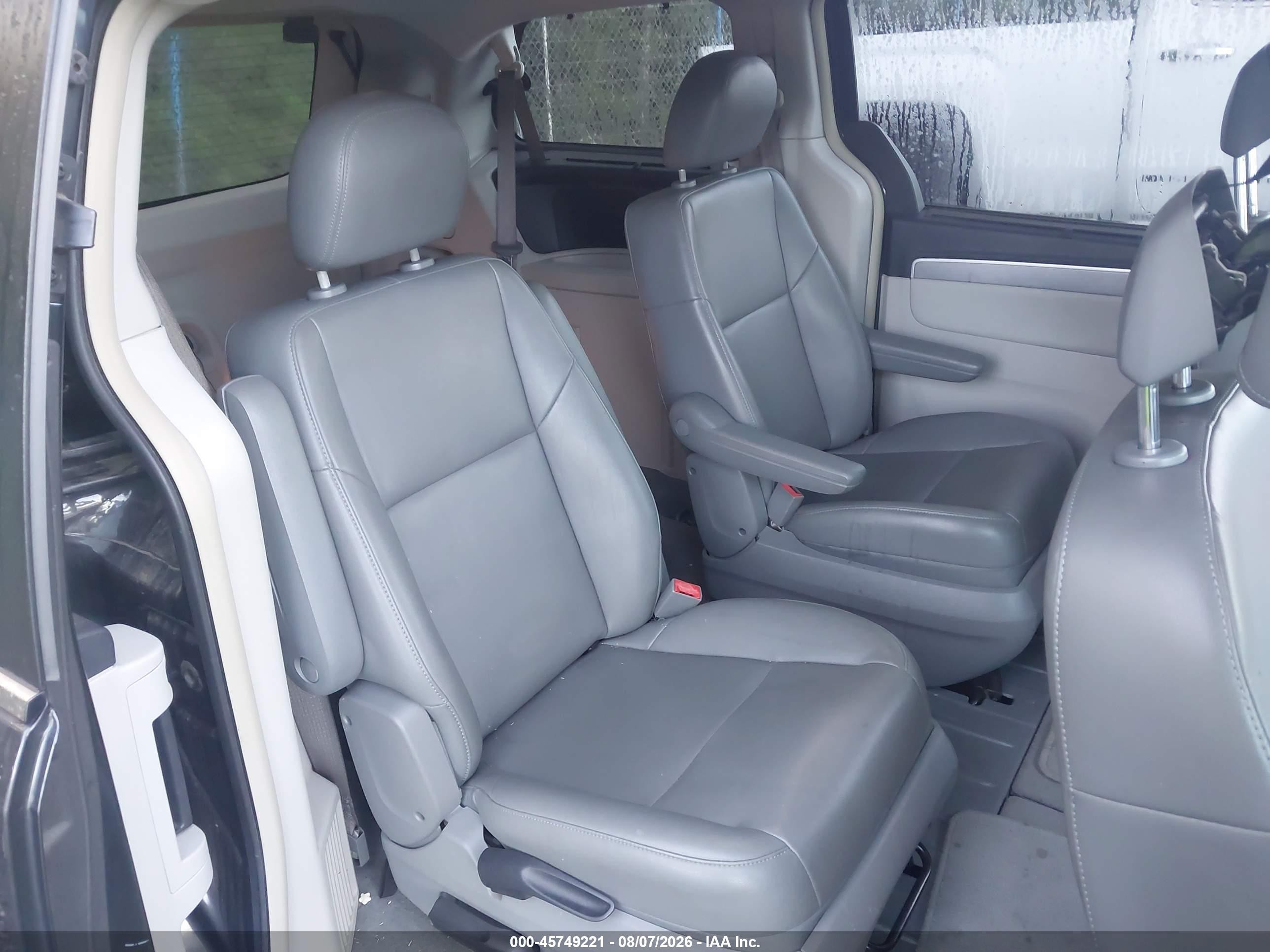 2011 Volkswagen Routan Se Gray vin: 2V4RW3DG8BR738934