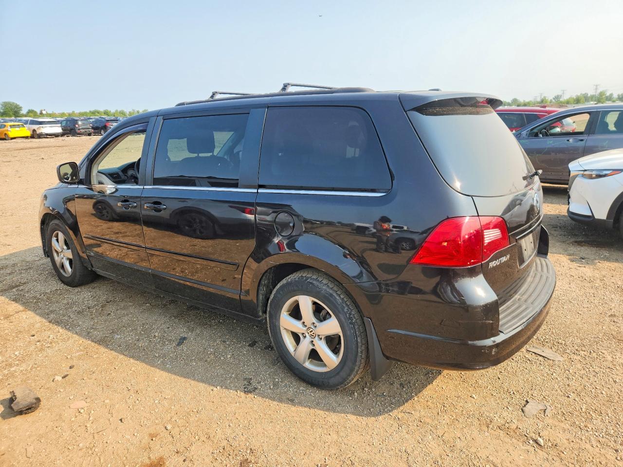 2011 Volkswagen Routan Se Black vin: 2V4RW3DG9BR670806