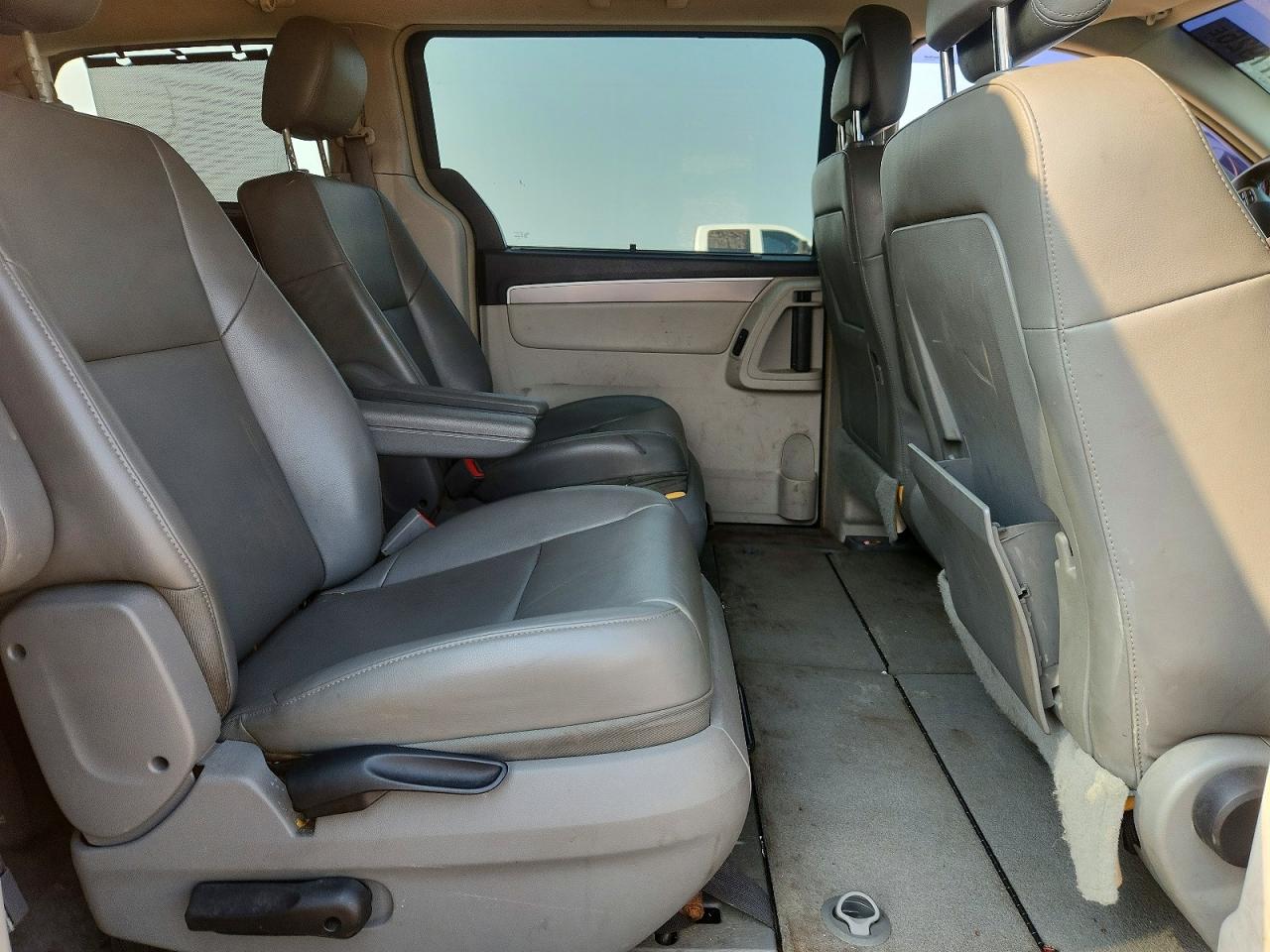 2011 Volkswagen Routan Se Black vin: 2V4RW3DG9BR670806