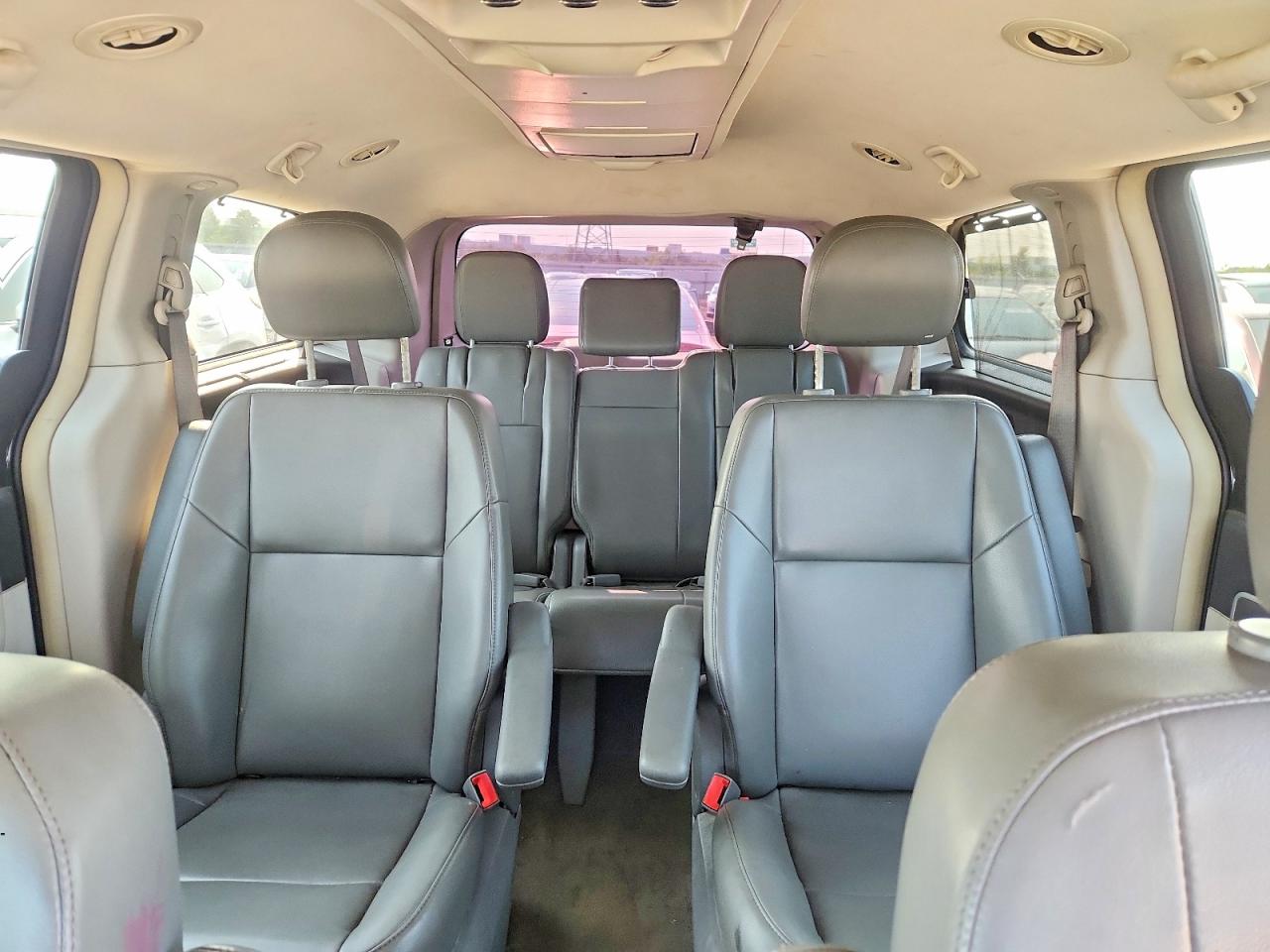 2011 Volkswagen Routan Se Black vin: 2V4RW3DG9BR670806