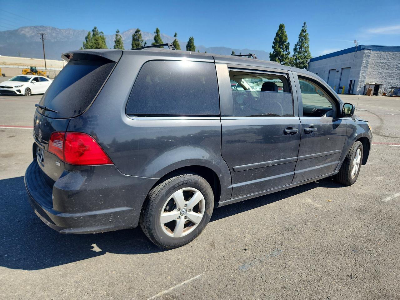 2011 Volkswagen Routan Se Charcoal vin: 2V4RW3DG9BR766550