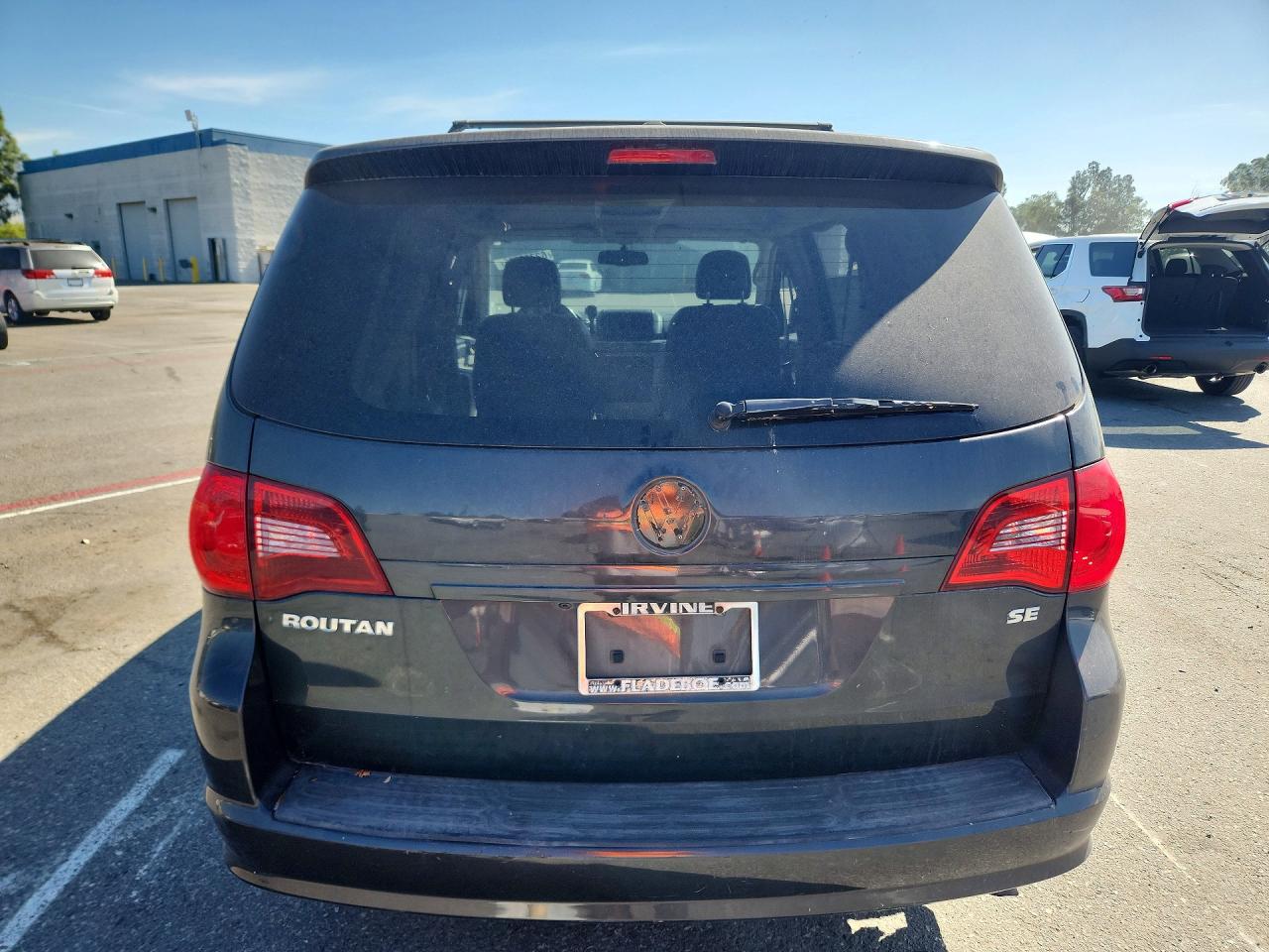2011 Volkswagen Routan Se Charcoal vin: 2V4RW3DG9BR766550