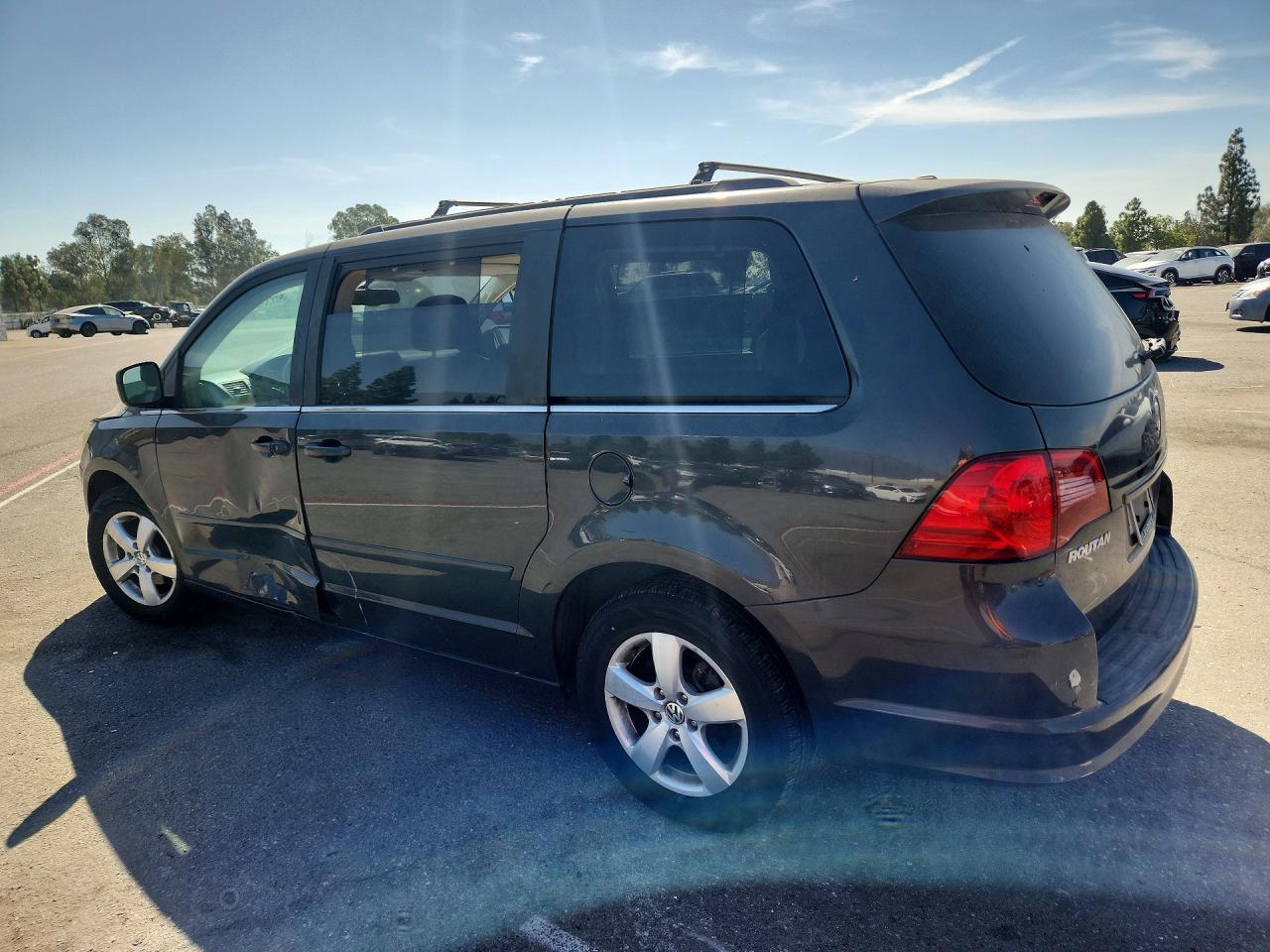 2011 Volkswagen Routan Se Charcoal vin: 2V4RW3DG9BR766550