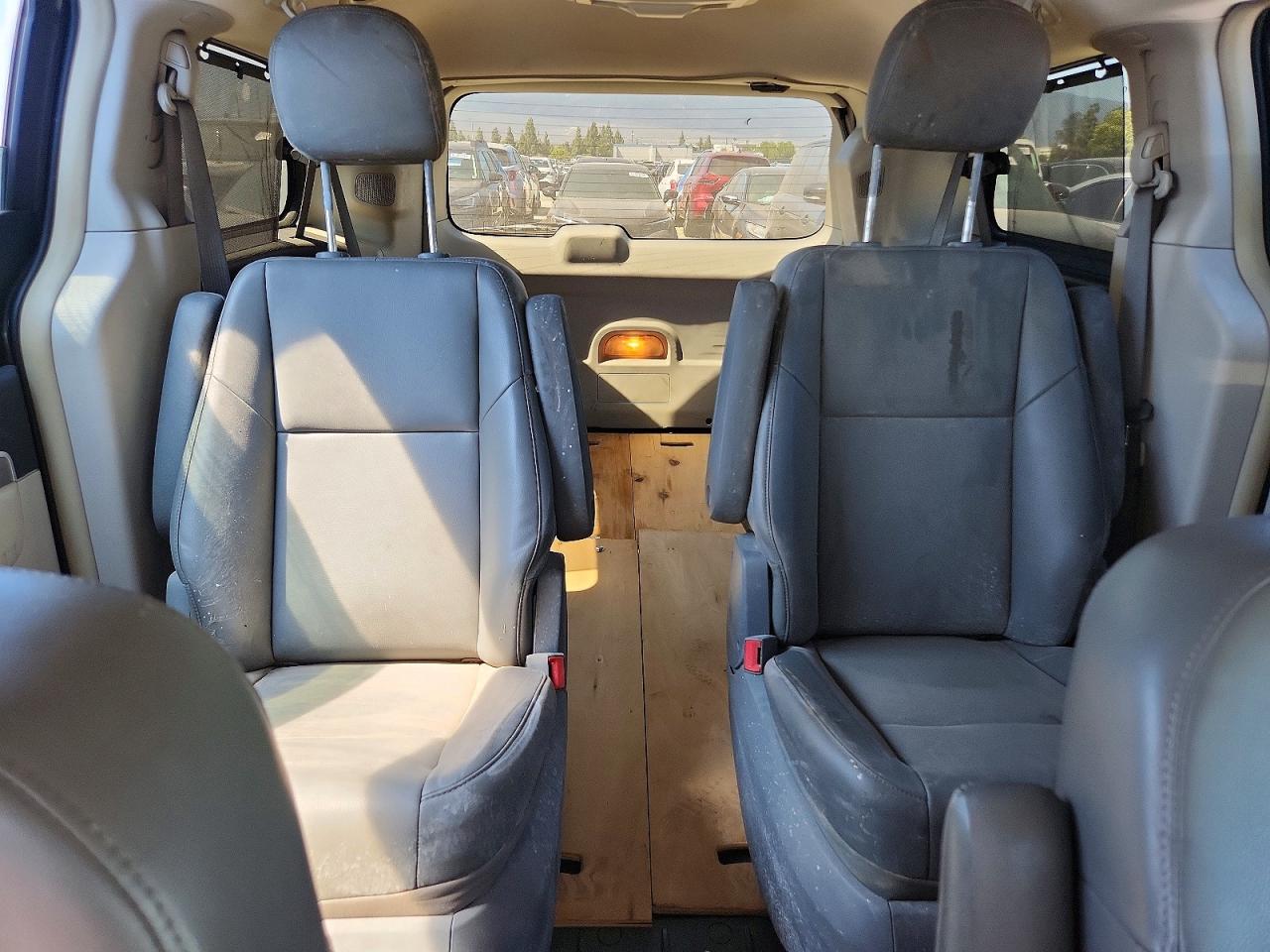 2011 Volkswagen Routan Se Charcoal vin: 2V4RW3DG9BR766550