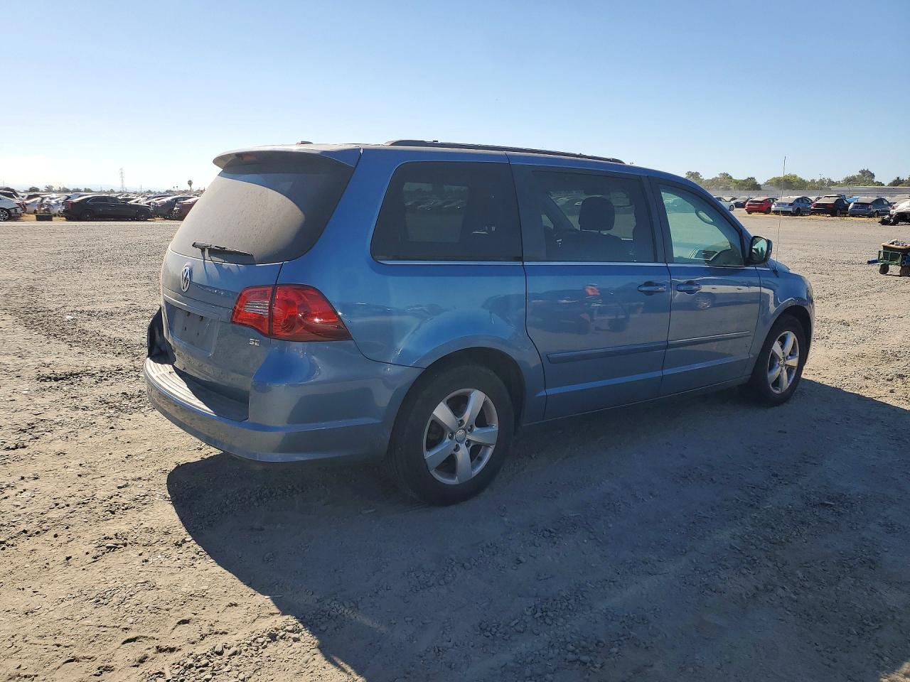 2011 Volkswagen Routan Se Blue vin: 2V4RW3DGXBR717180