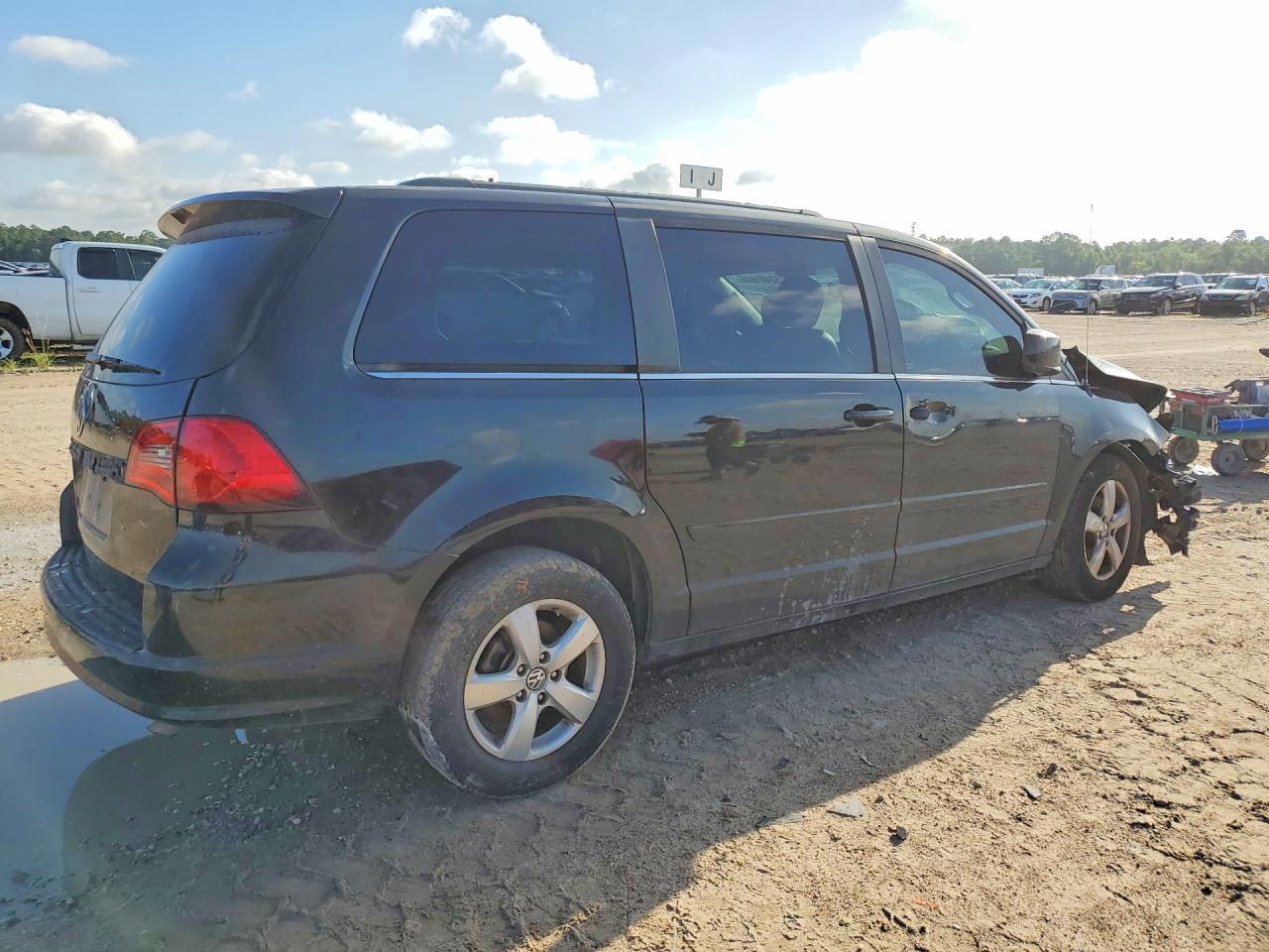 2011 Volkswagen Routan Se Black vin: 2V4RW3DGXBR803038