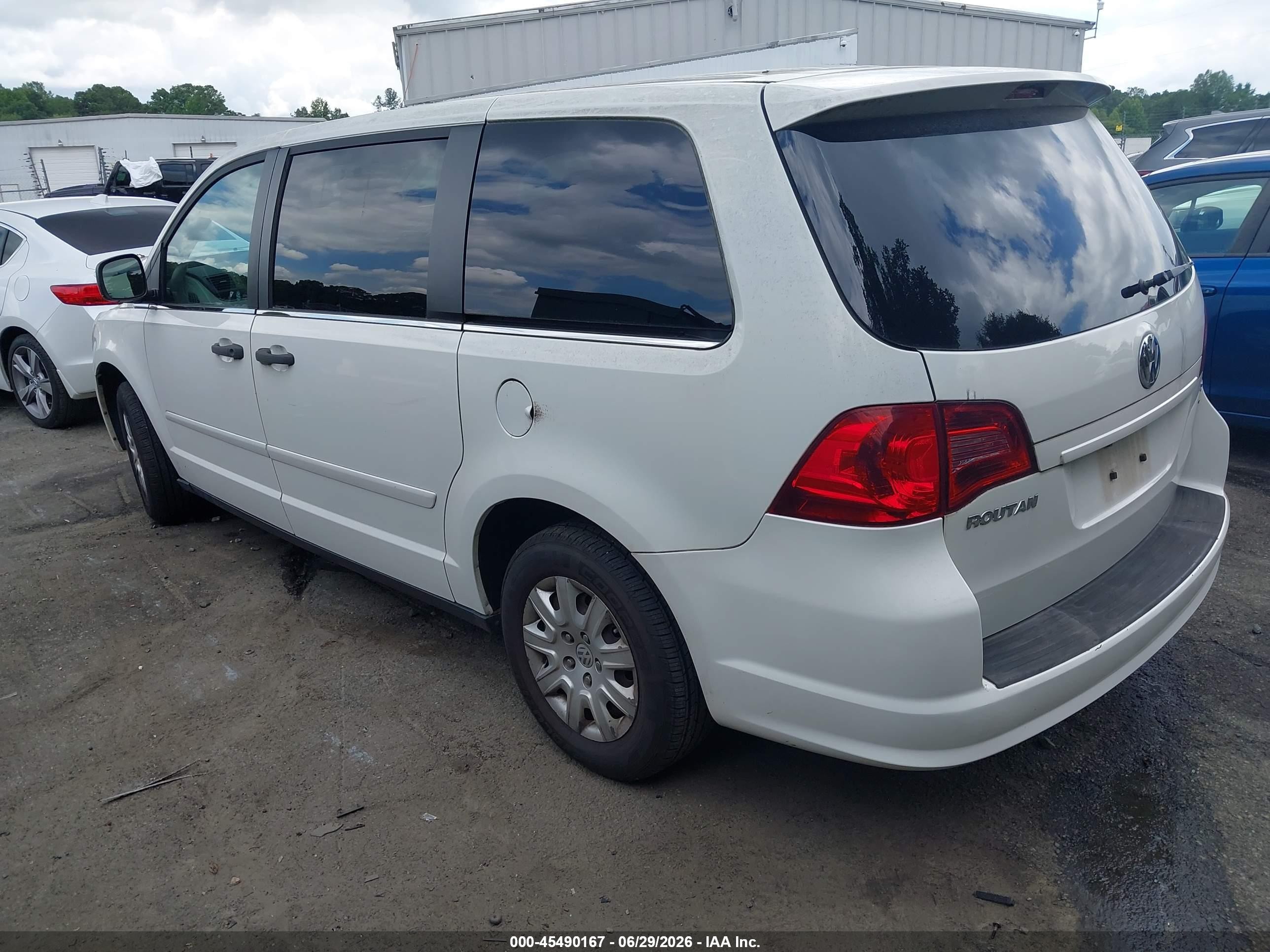 2010 Volkswagen Routan S White vin: 2V4RW4D13AR395269