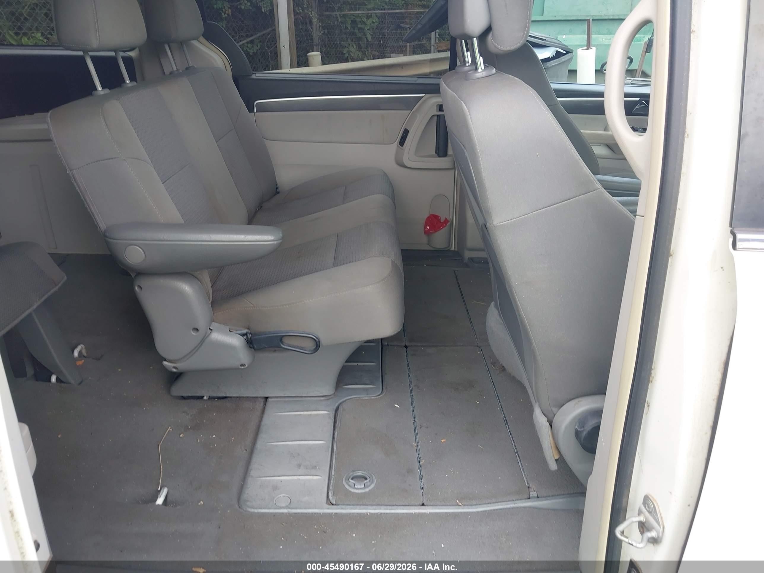 2010 Volkswagen Routan S White vin: 2V4RW4D13AR395269