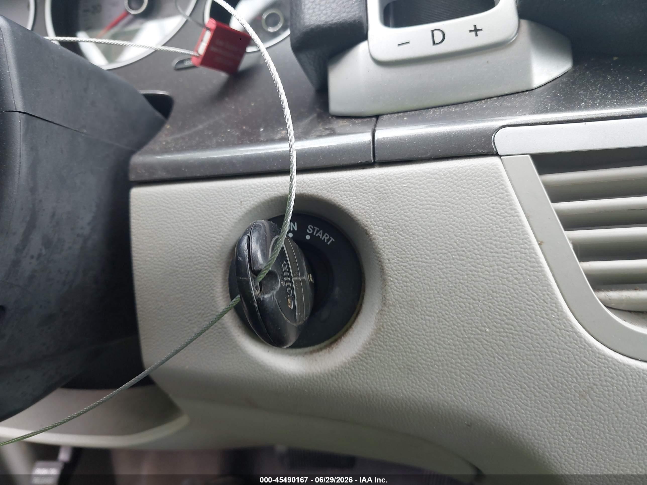 2010 Volkswagen Routan S White vin: 2V4RW4D13AR395269