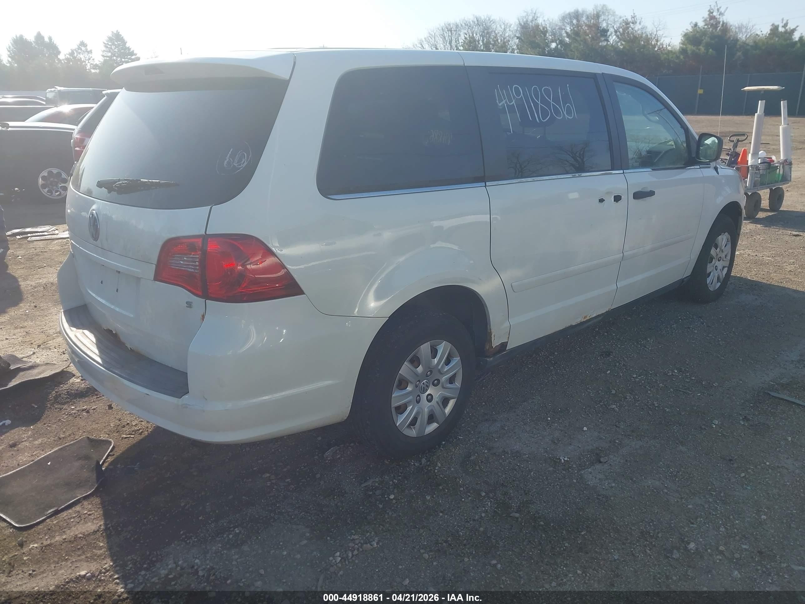 2010 Volkswagen Routan S Белый vin: 2V4RW4D14AR163652
