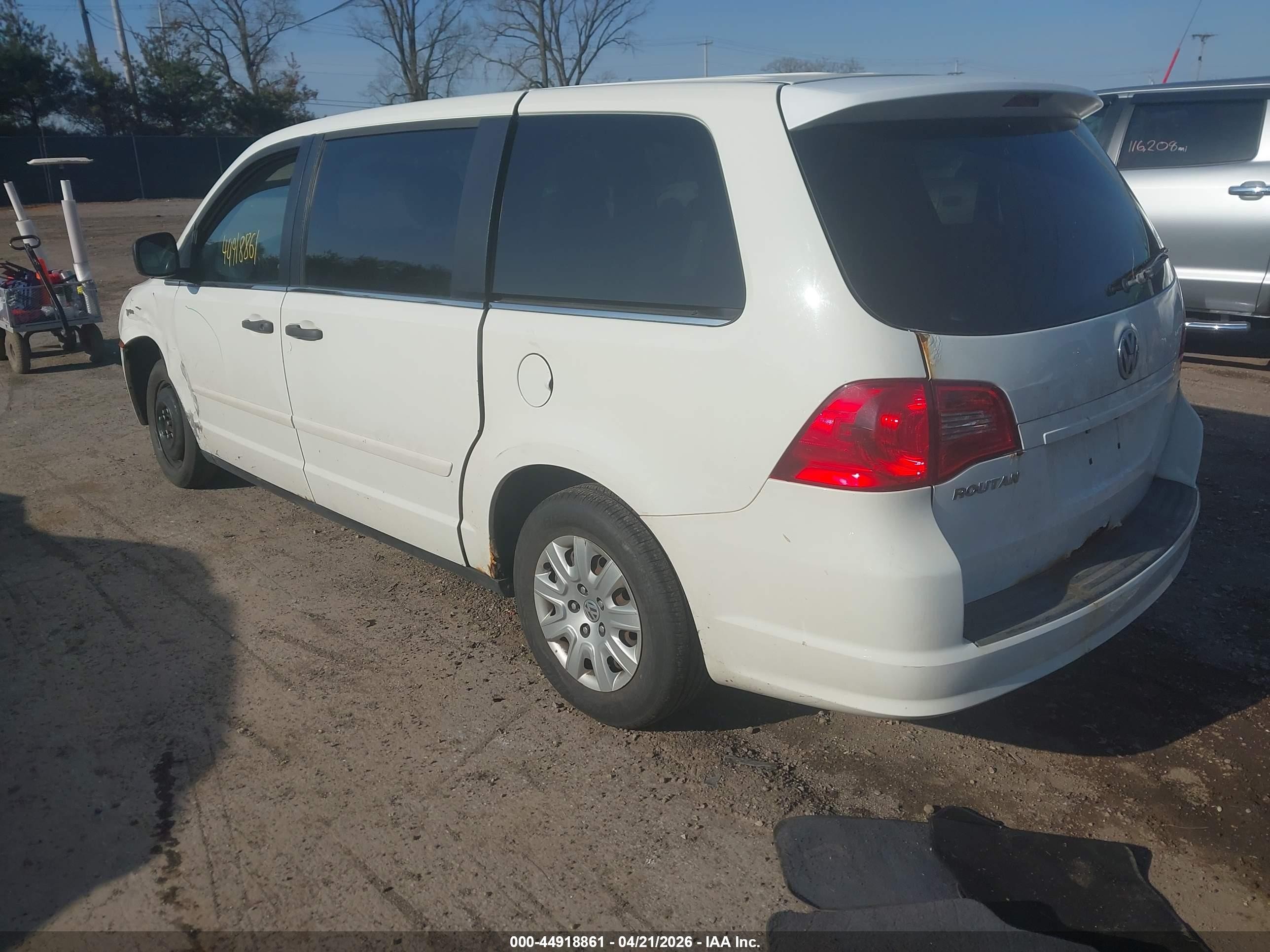 2010 Volkswagen Routan S Белый vin: 2V4RW4D14AR163652