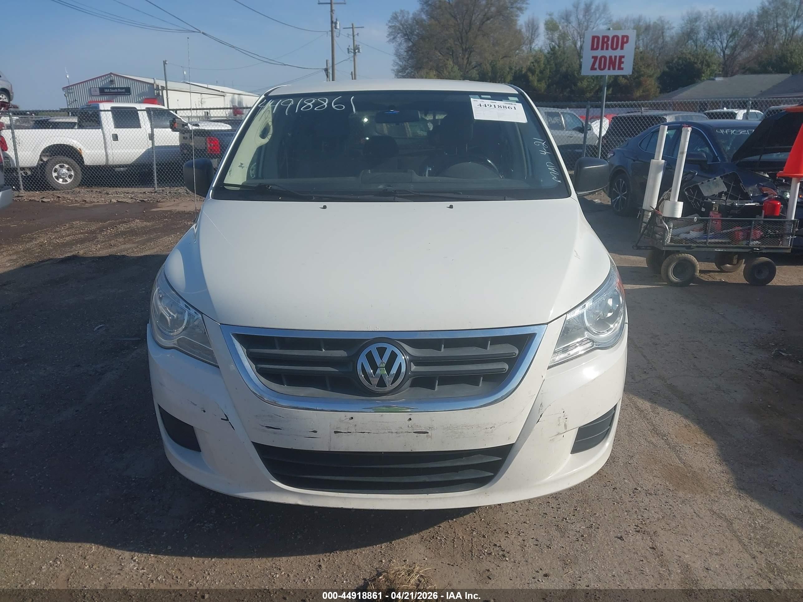 2010 Volkswagen Routan S Белый vin: 2V4RW4D14AR163652