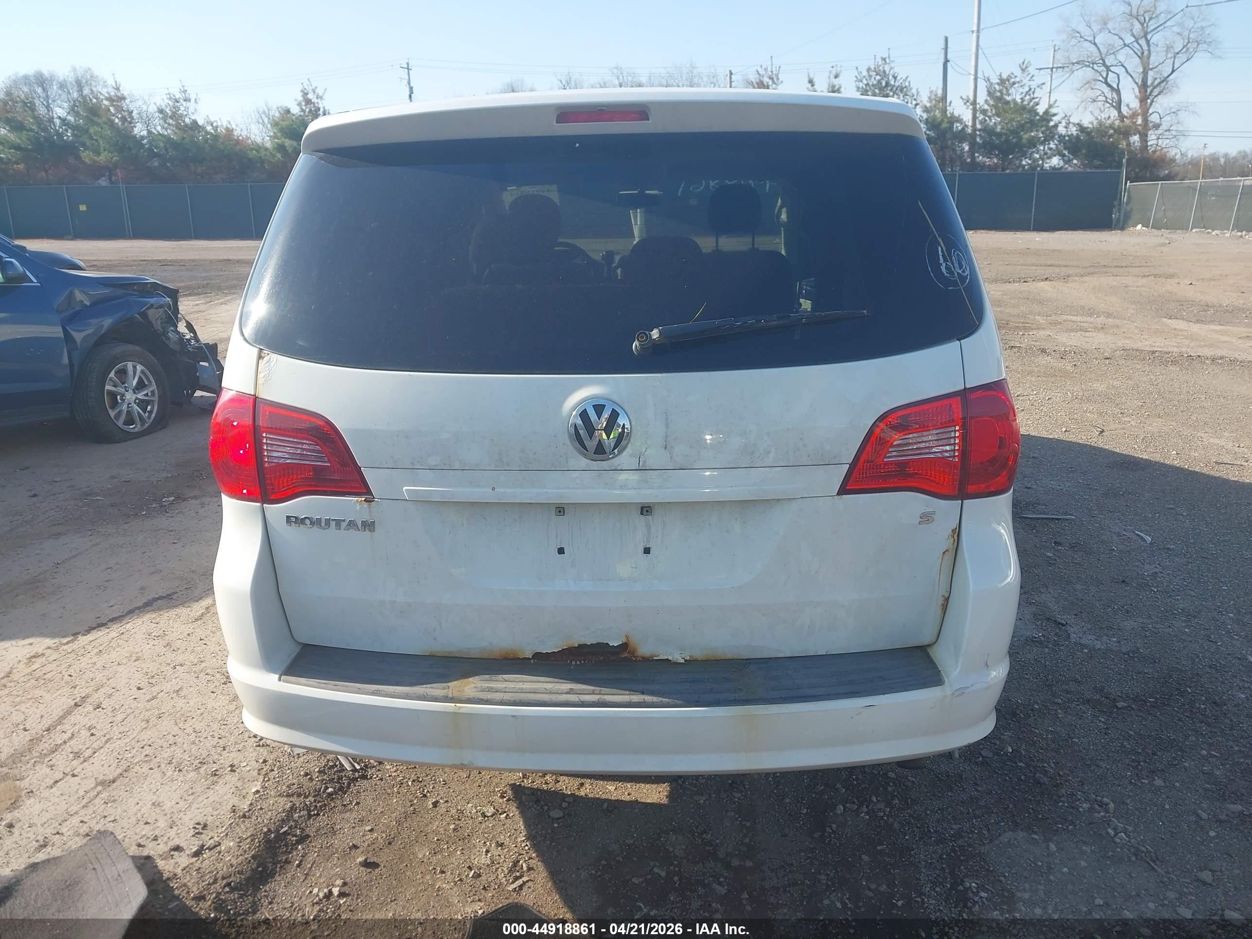 2010 Volkswagen Routan S Белый vin: 2V4RW4D14AR163652