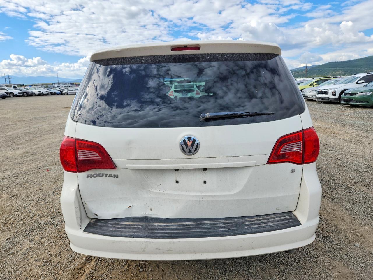 2011 Volkswagen Routan S White vin: 2V4RW4DG0BR804978