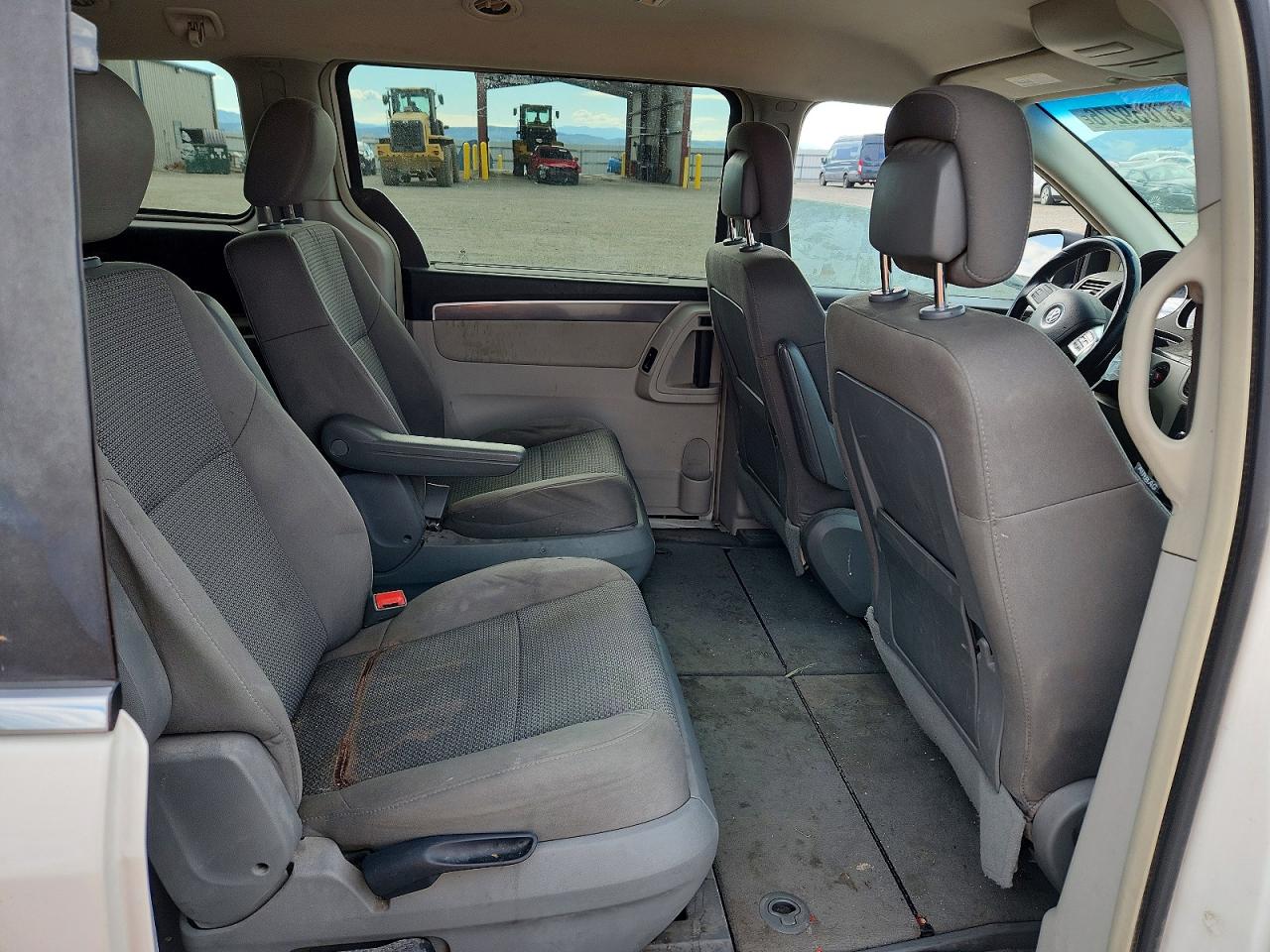2011 Volkswagen Routan S White vin: 2V4RW4DG0BR804978