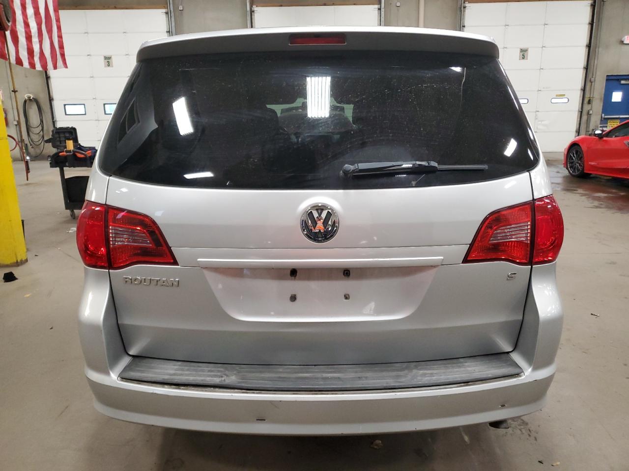 2011 Volkswagen Routan S Silver vin: 2V4RW4DG4BR805096
